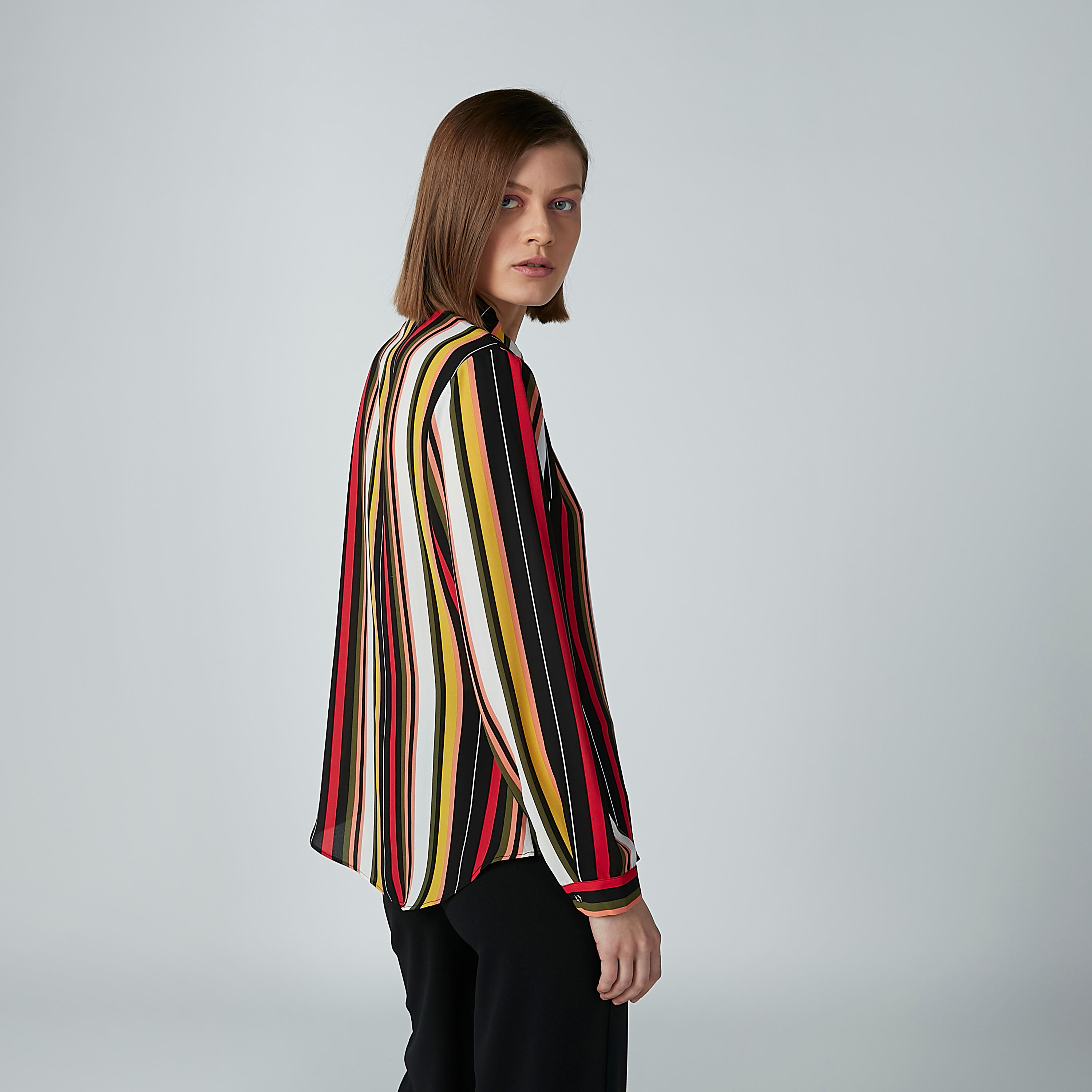 قميص مقلّم بياقة واسعة وأكمام طويلة-women-clothing-shirtsandblouses-shirts-image-5