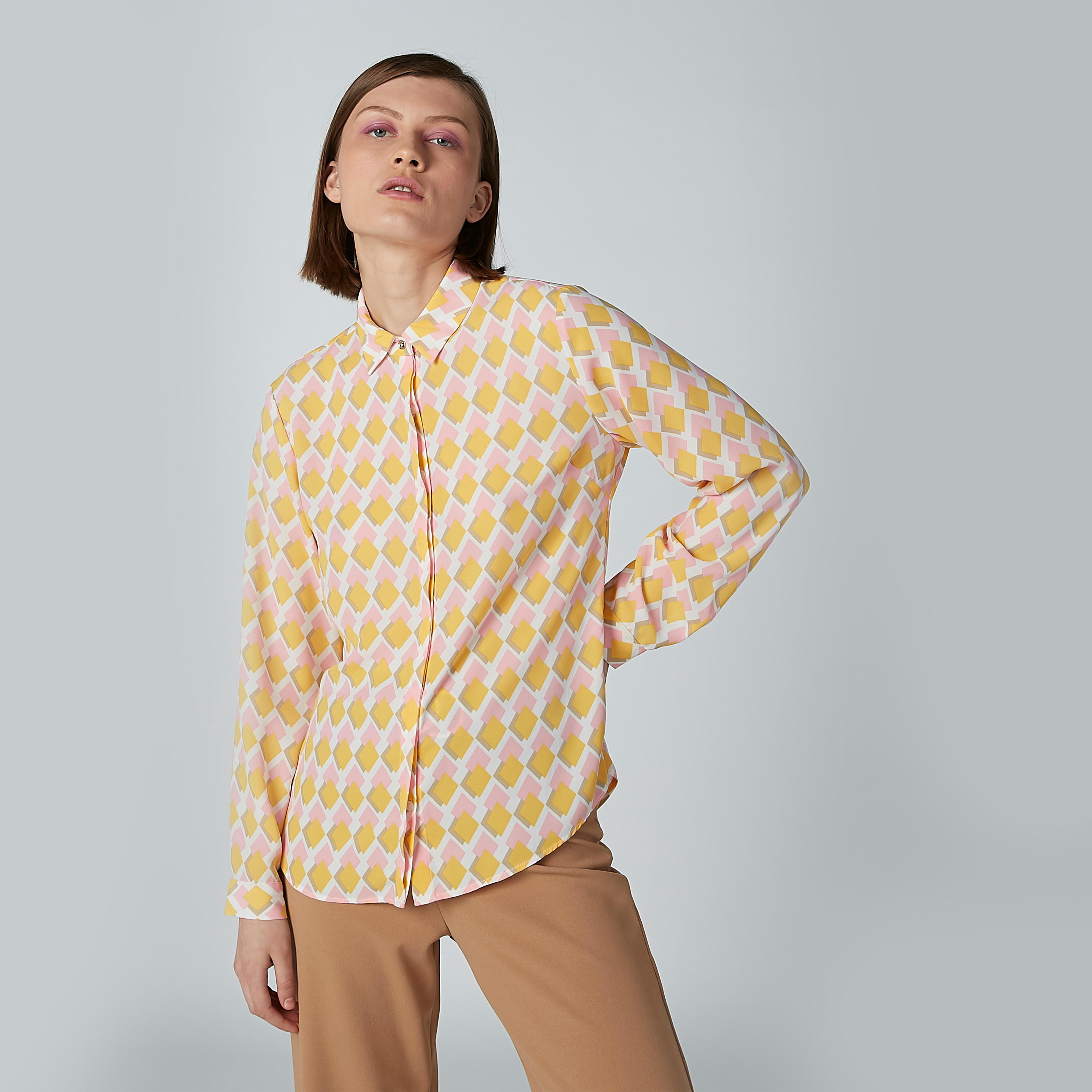 قميص بأكمام طويلة وأزرار غير مرئية وطبعات-women-clothing-shirtsandblouses-shirts-image-1