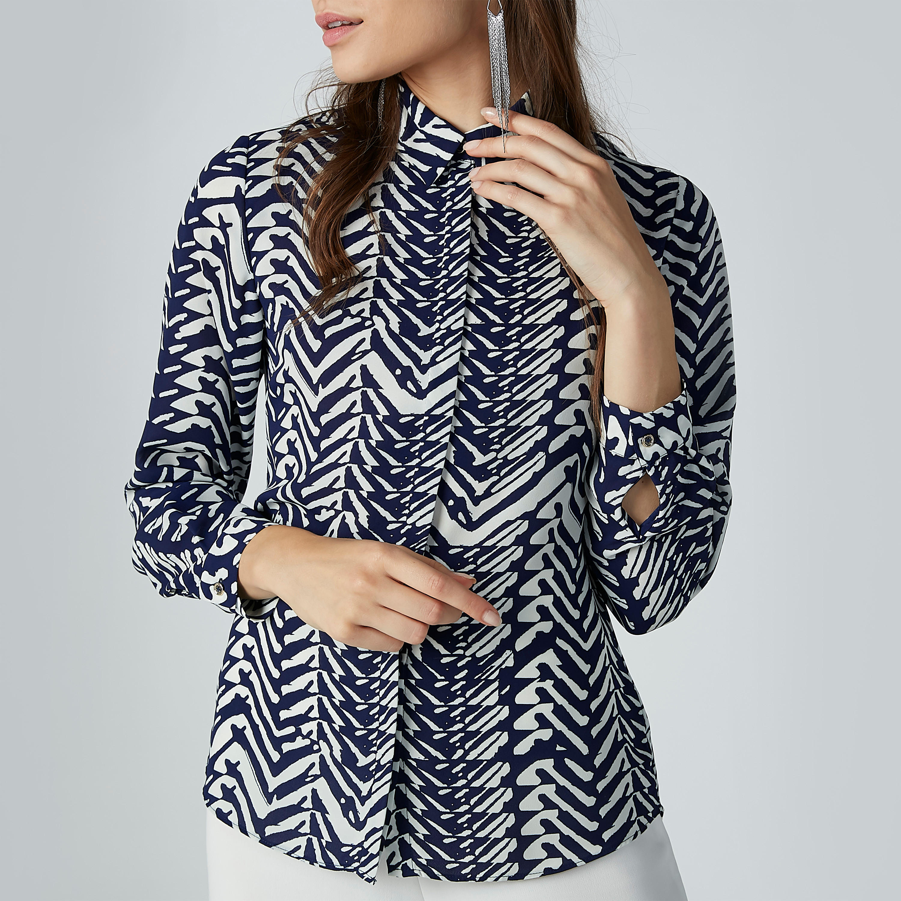 قميص بأكمام طويلة وأزرار مخفيّة وطبعات-women-clothing-shirtsandblouses-shirts-image-3
