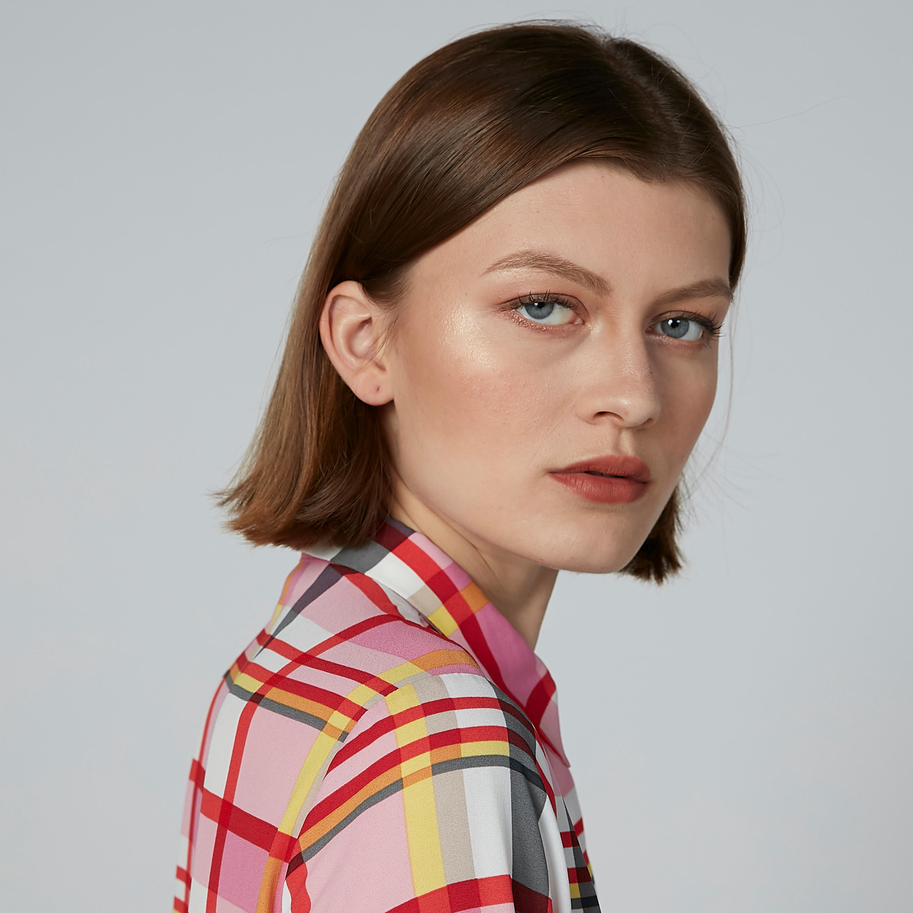 قميص كاروهات بأكمام طويلة وأزرار غير مرئية-women-clothing-shirtsandblouses-shirts-image-4