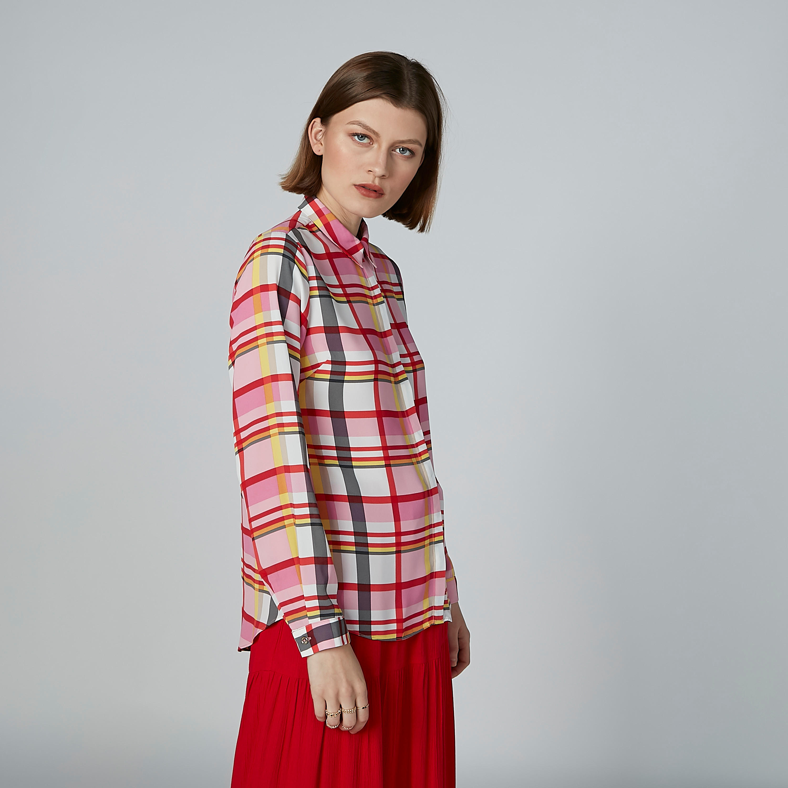 قميص كاروهات بأكمام طويلة وأزرار غير مرئية-women-clothing-shirtsandblouses-shirts-image-2
