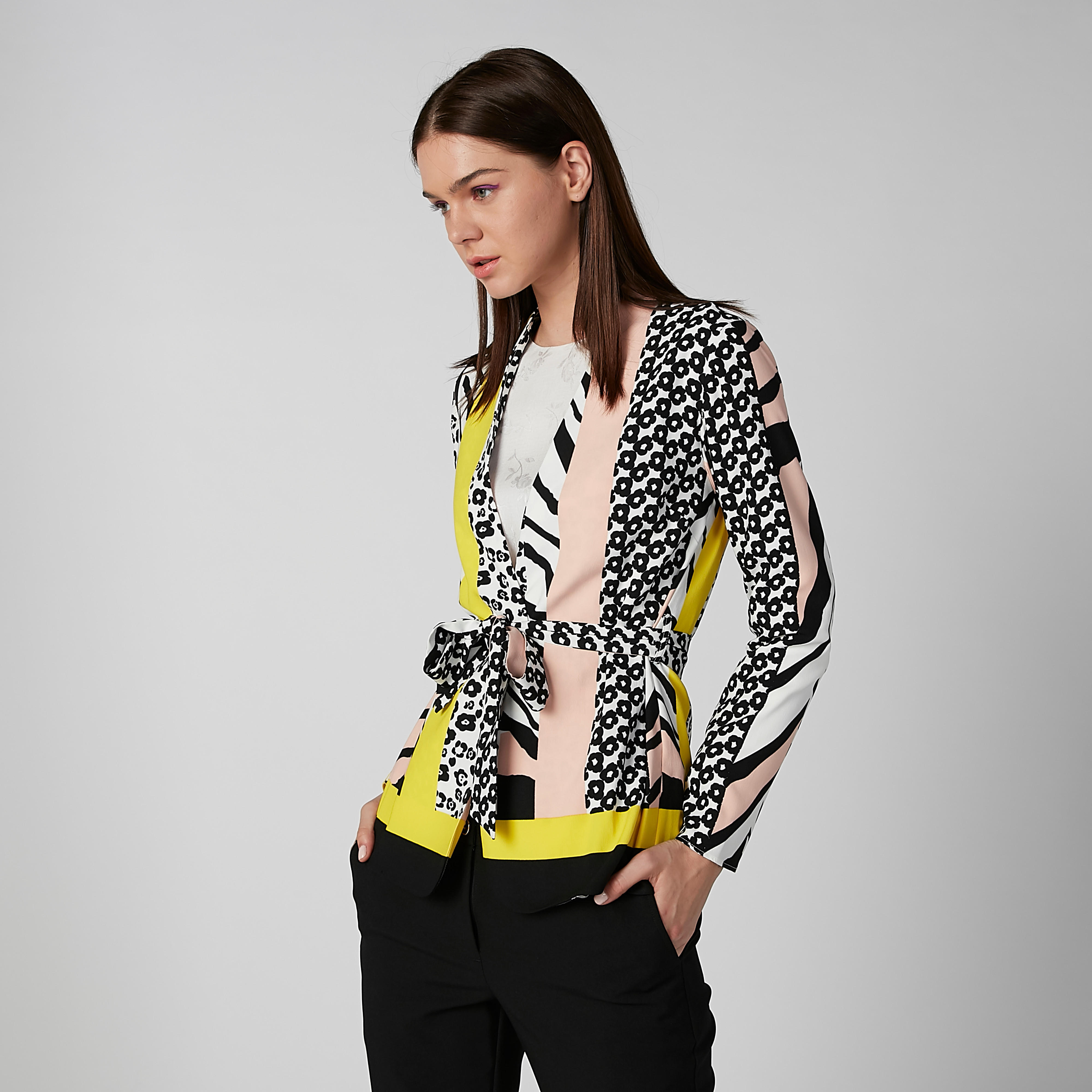 جاكيت بأكمام طويلة وأربطة وطبعات-women-winterwear-coatsandjackets-jackets-image-1