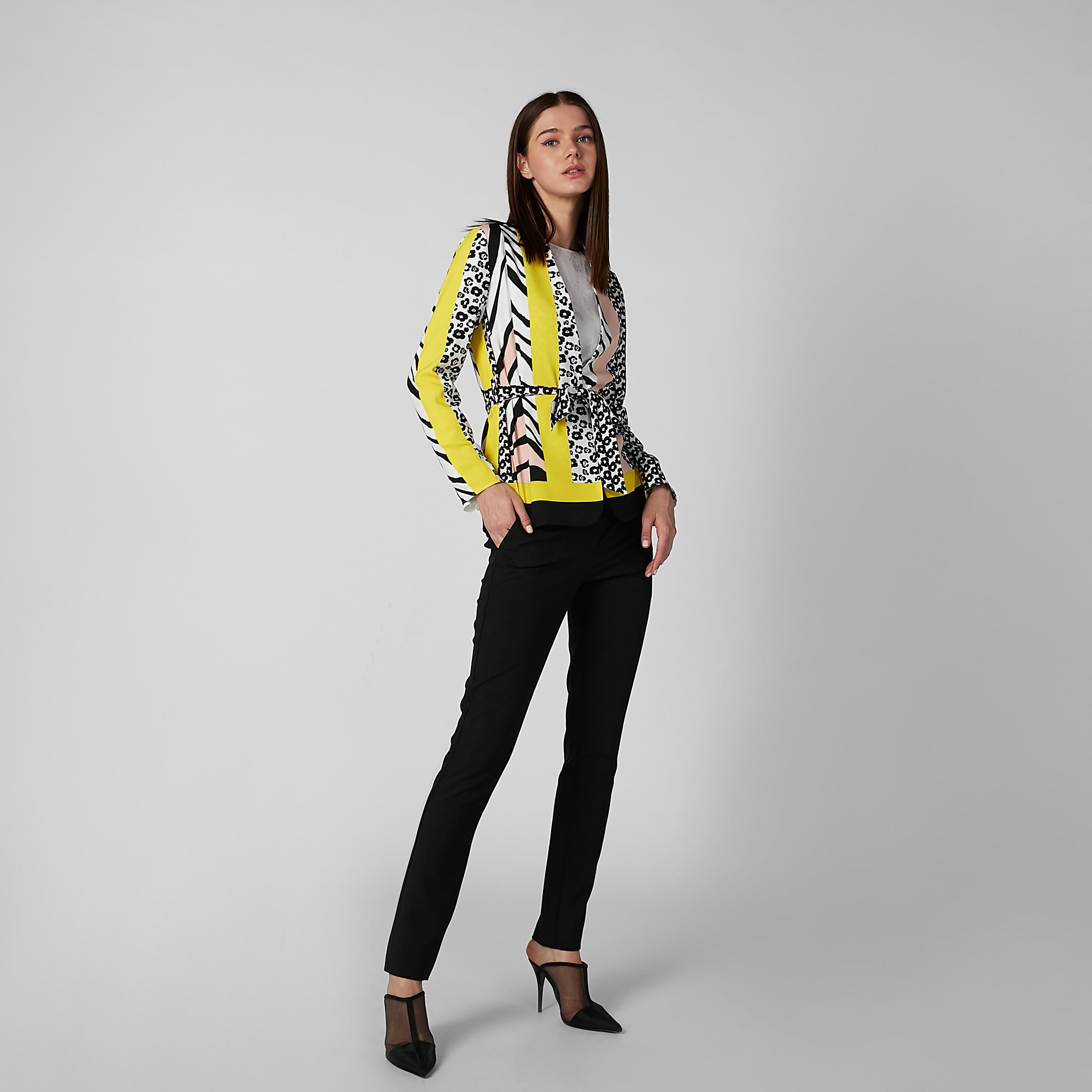 جاكيت بأكمام طويلة وأربطة وطبعات-women-winterwear-coatsandjackets-jackets-image-2