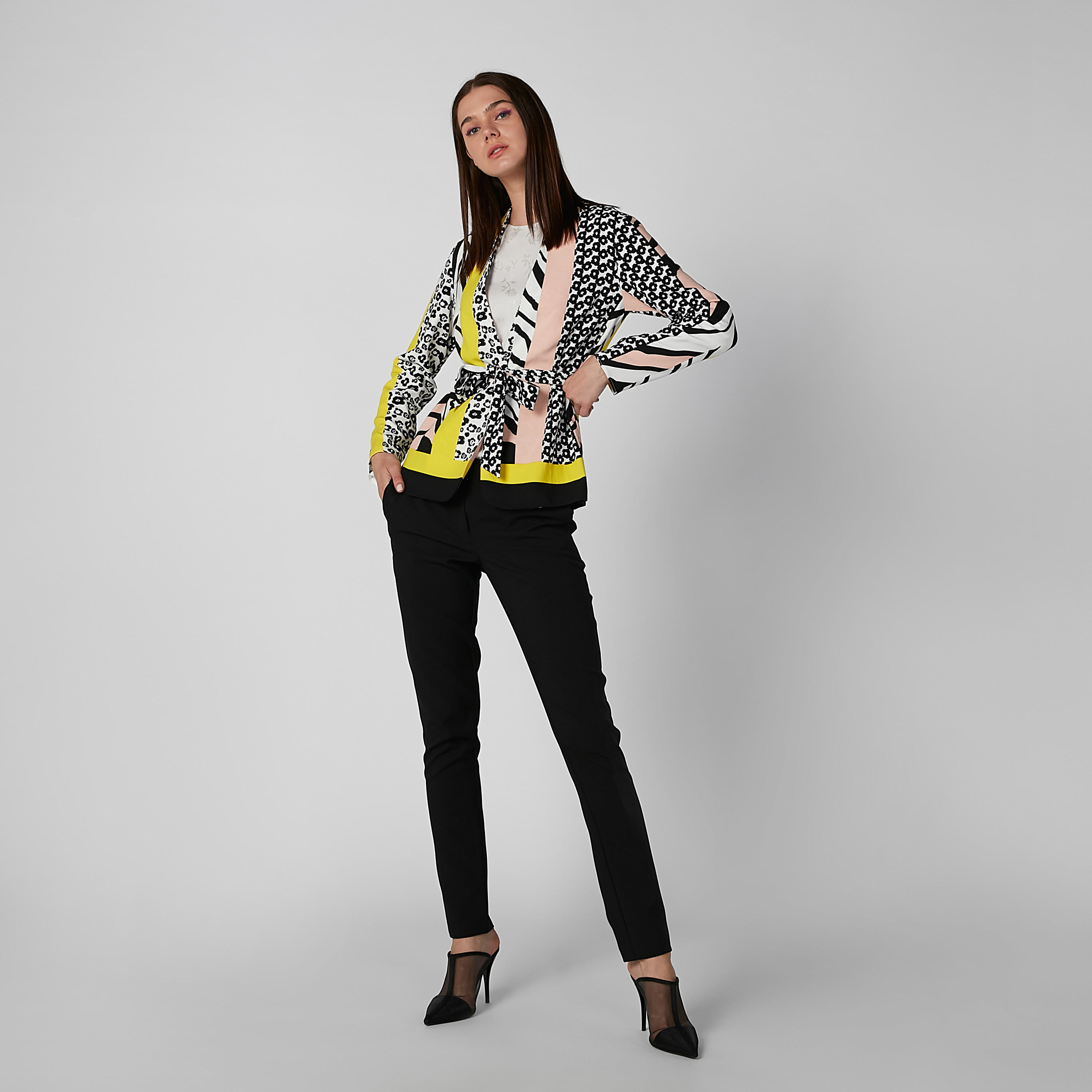 جاكيت بأكمام طويلة وأربطة وطبعات-women-winterwear-coatsandjackets-jackets-image-5