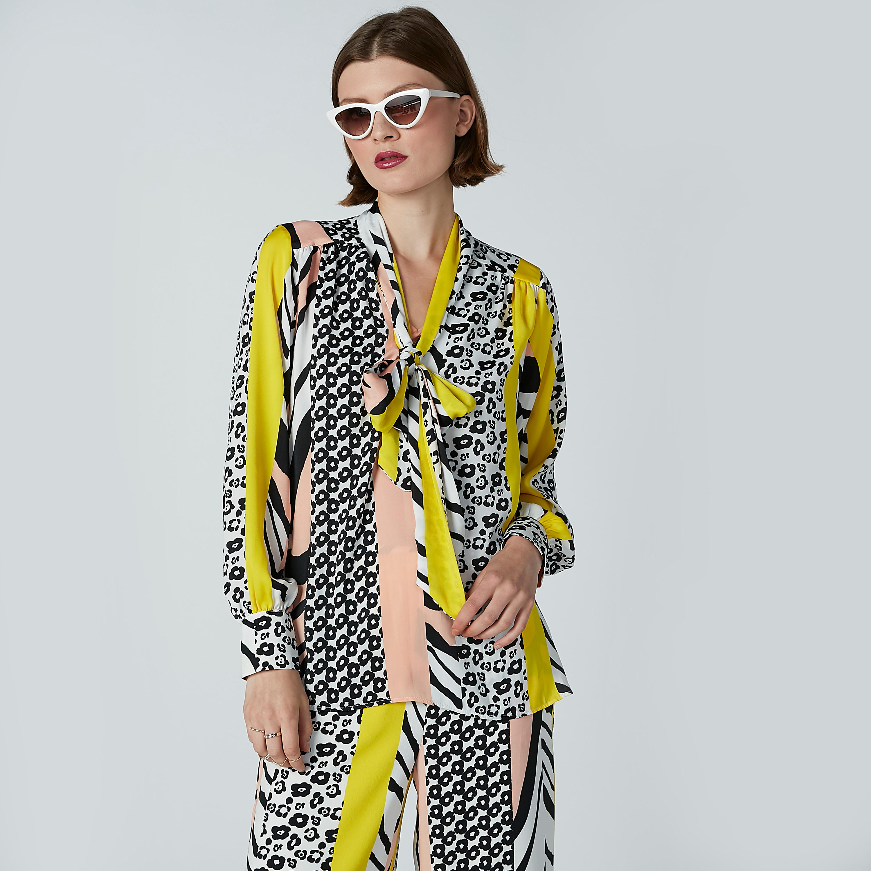 بلوزة بأكمام طويلة وفيونكة وطبعات-women-clothing-shirtsandblouses-blouses-image-4