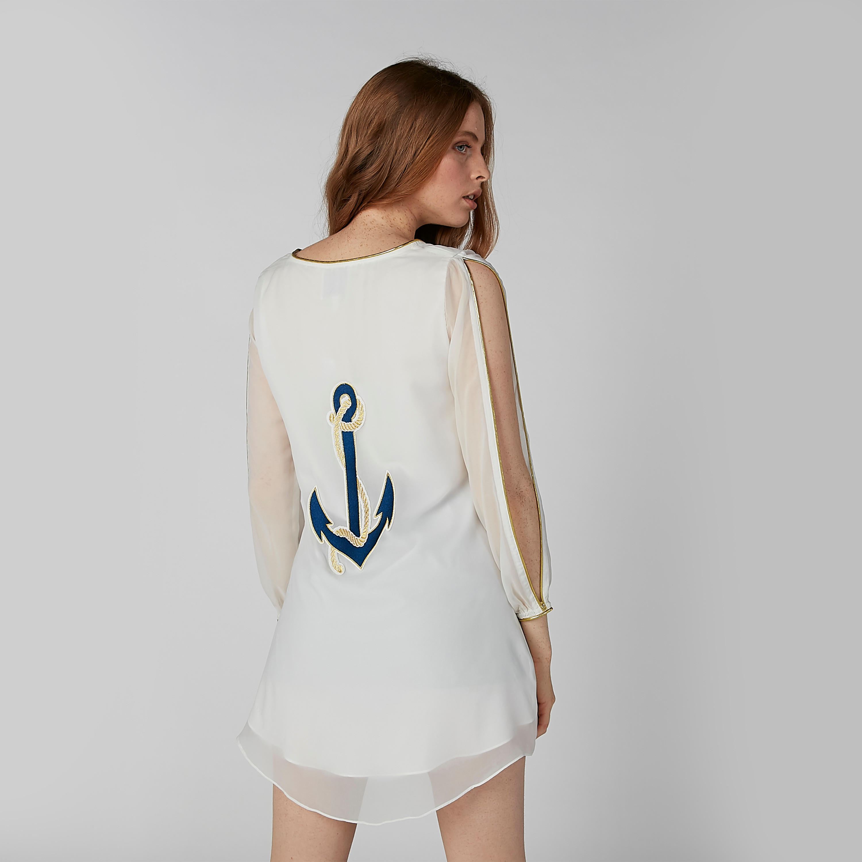 فستان قصير مطرّز بياقة V وأكمام طويلة-women-clothing-dresses-image-1