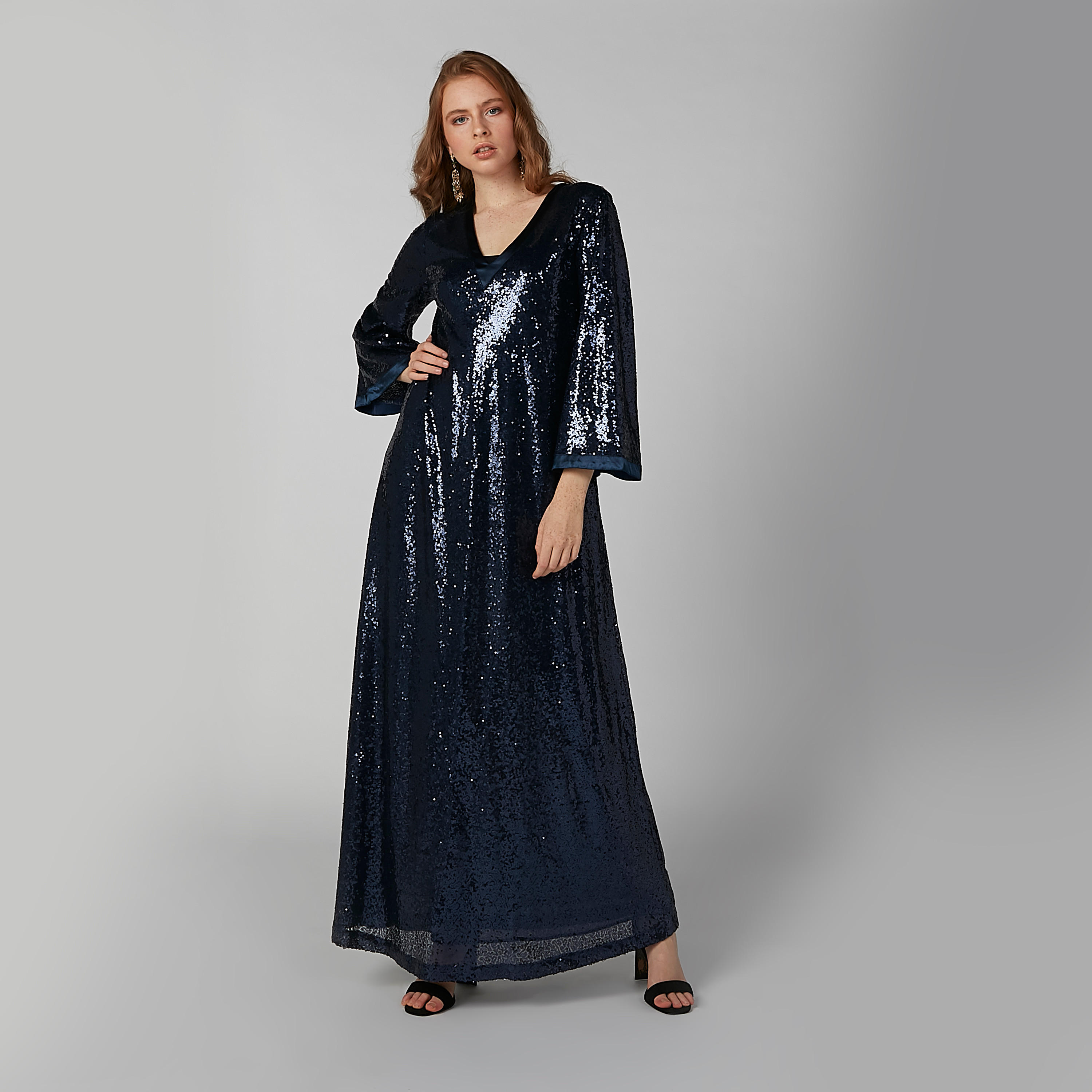 فستان إيه لاين طويل مزيّن بياقة V وأكمام طويلة-women-clothing-dresses-image-1