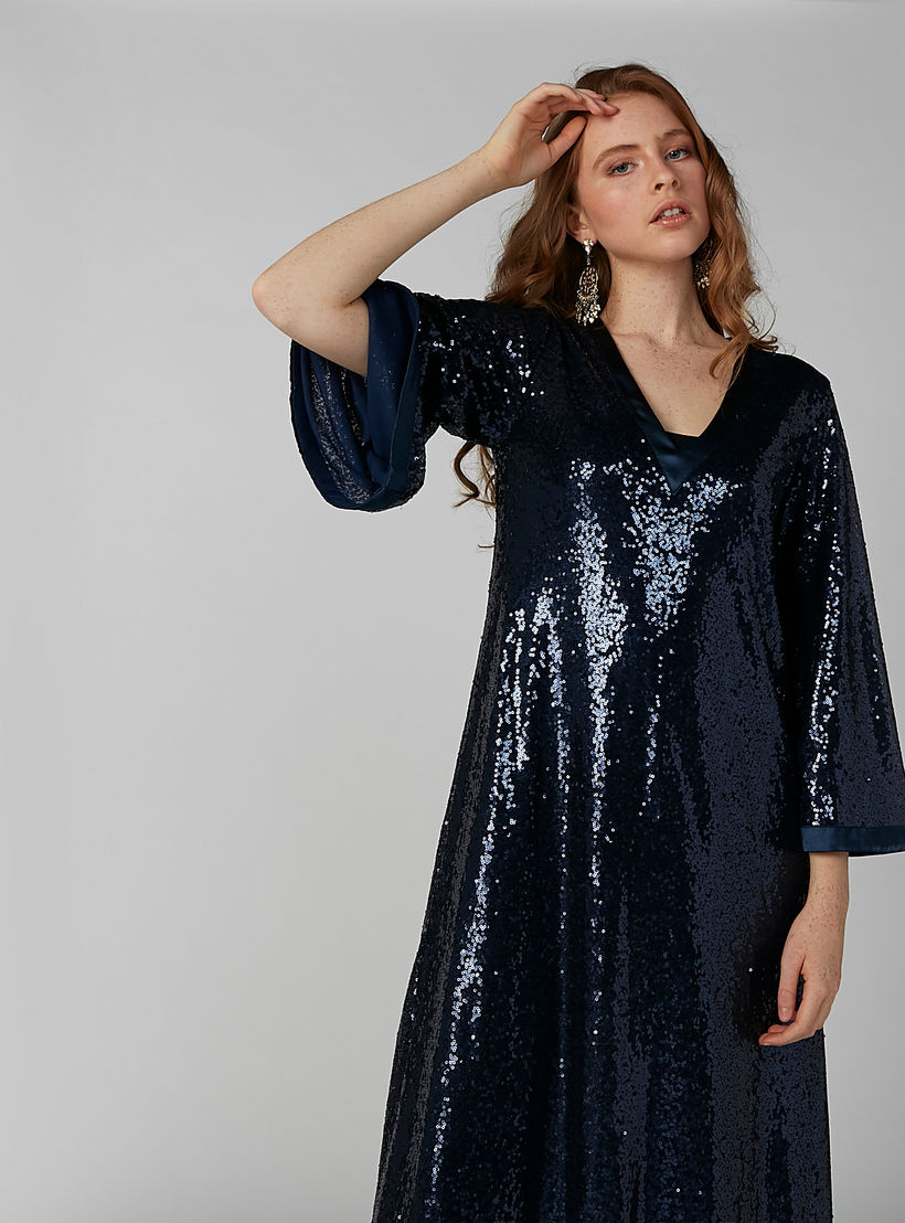 فستان إيه لاين طويل مزيّن بياقة V وأكمام طويلة-women-clothing-dresses-image-2