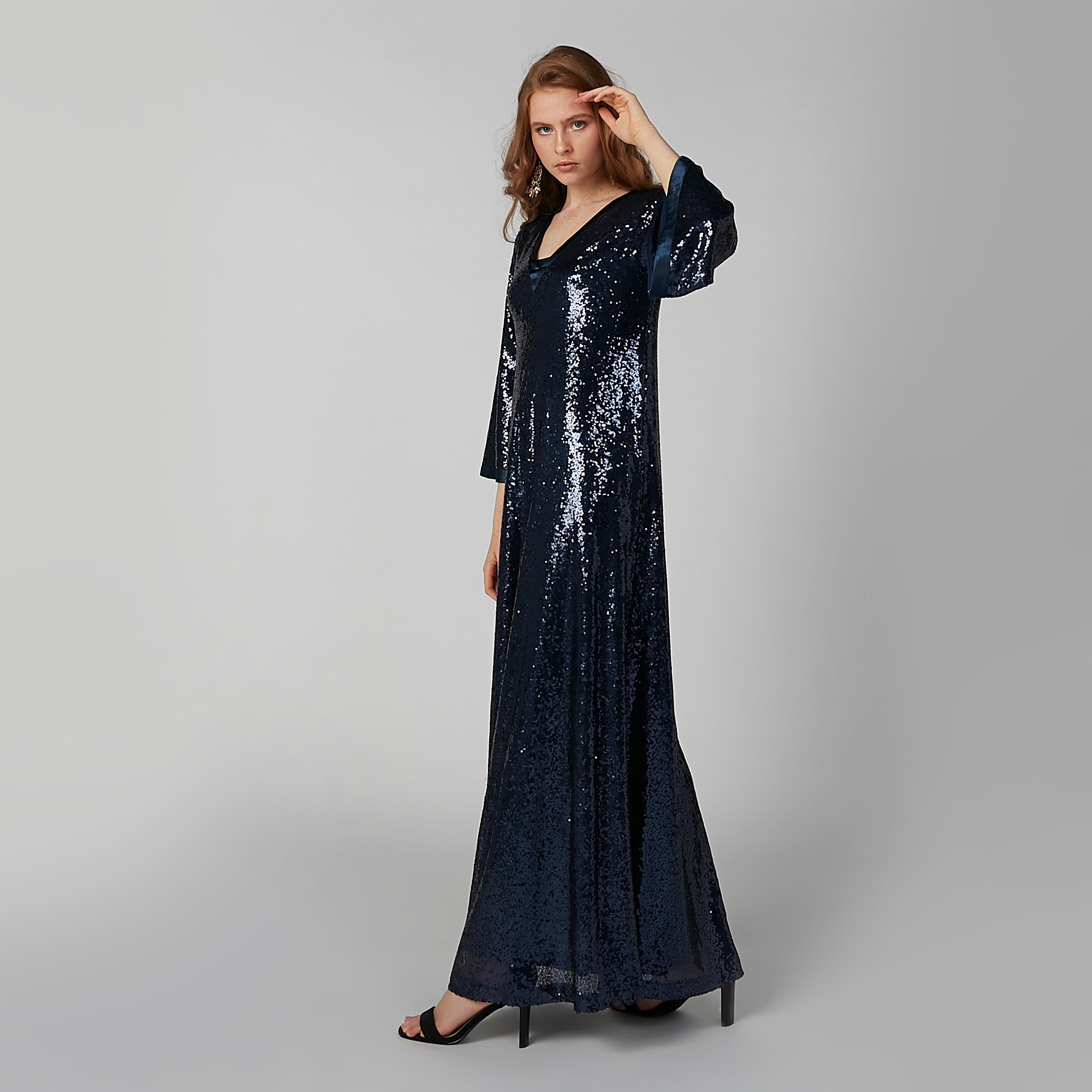 فستان إيه لاين طويل مزيّن بياقة V وأكمام طويلة-women-clothing-dresses-image-3