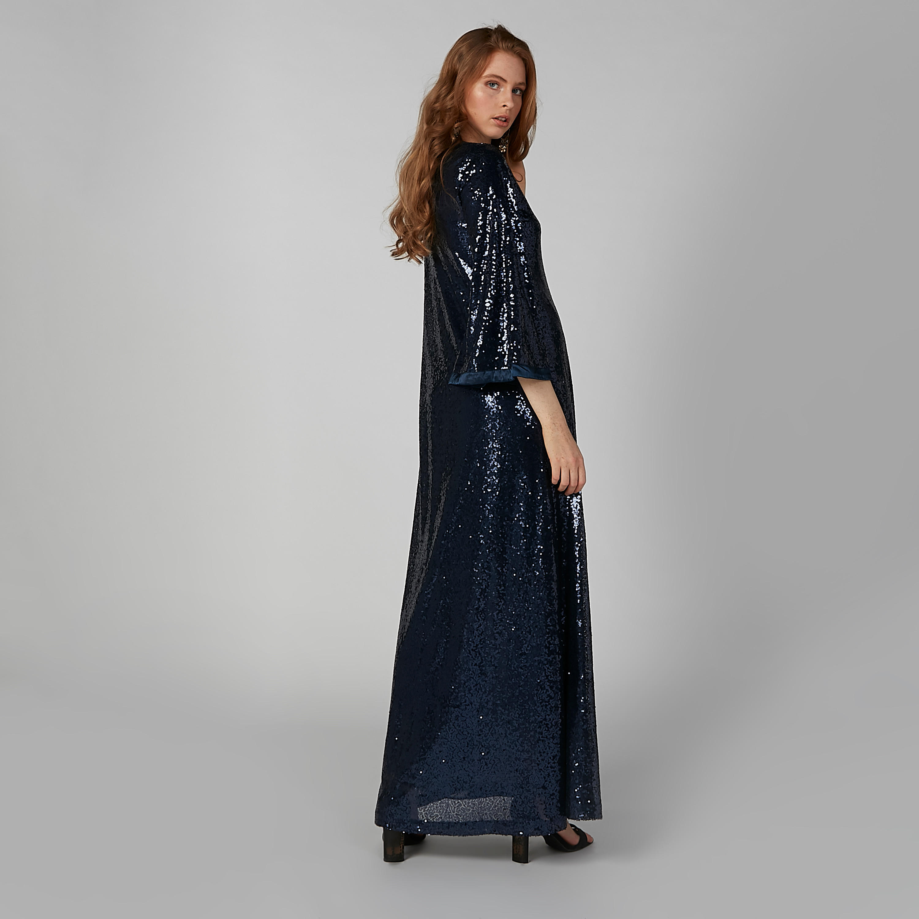 فستان إيه لاين طويل مزيّن بياقة V وأكمام طويلة-women-clothing-dresses-image-4