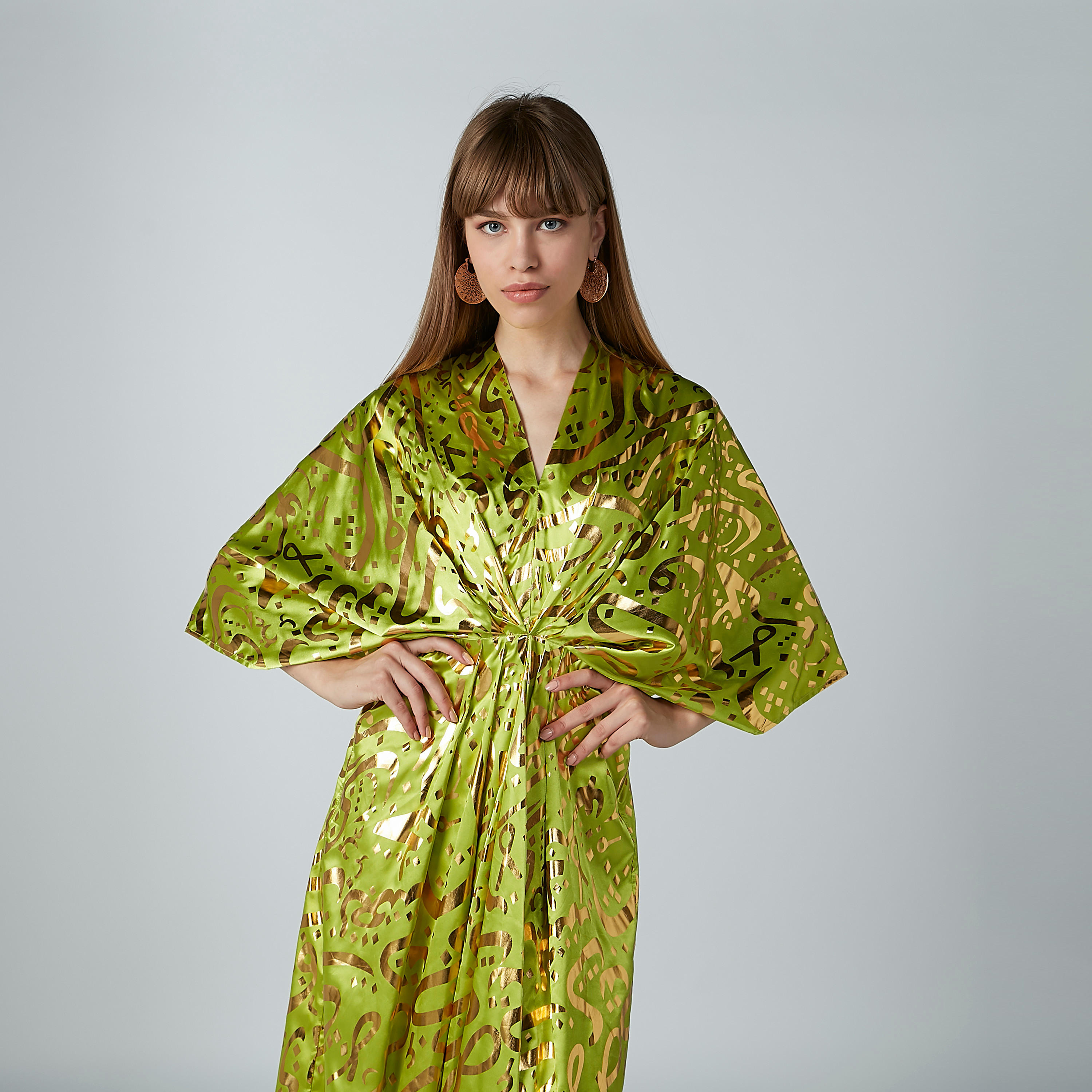 فستان طويل بياقة V وأكمام واسعة وطبعات-women-clothing-dresses-image-1