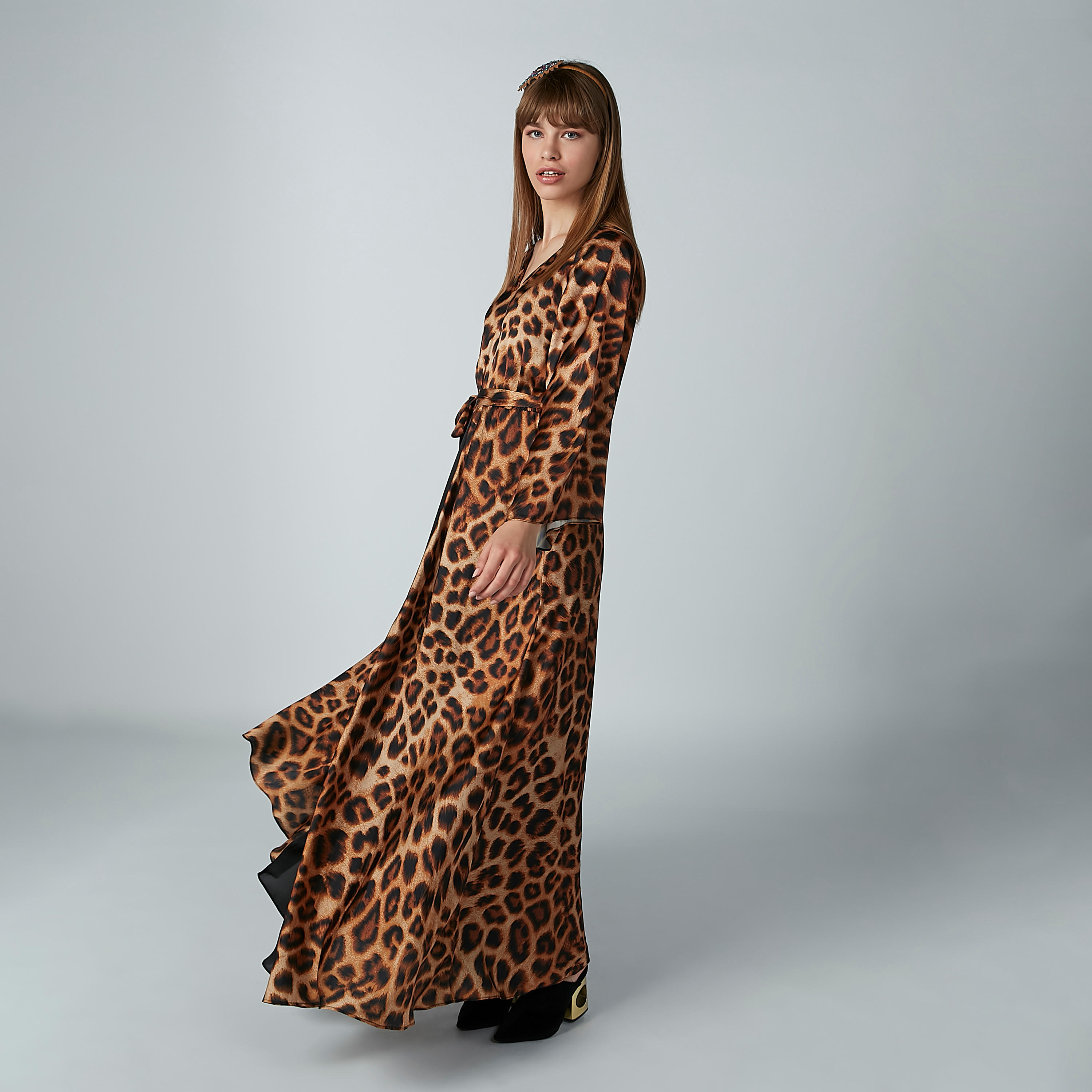 فستان طويل بياقة V وأكمام واسعة وطبعات حيوانات-women-clothing-dresses-image-2