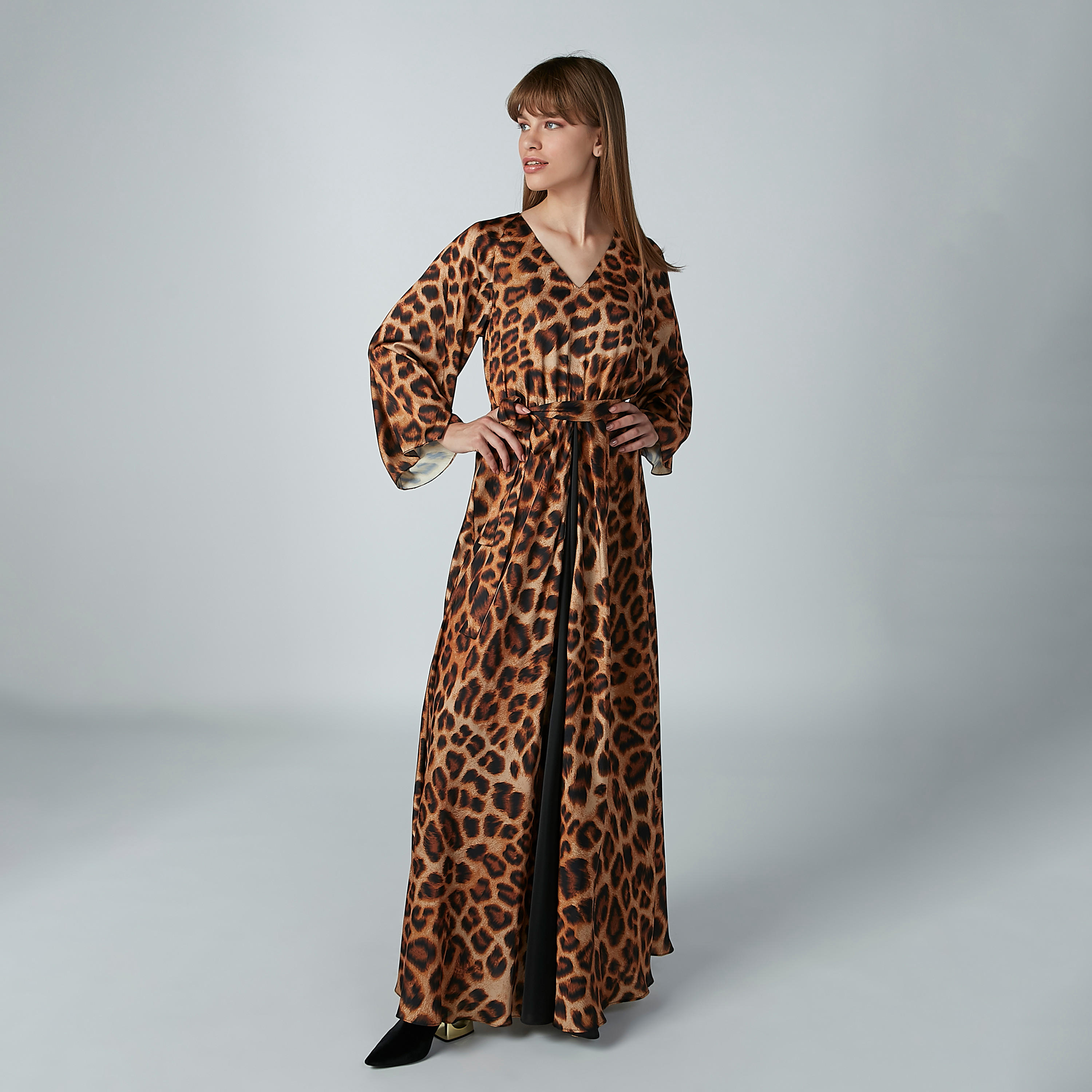 فستان طويل بياقة V وأكمام واسعة وطبعات حيوانات-women-clothing-dresses-image-3
