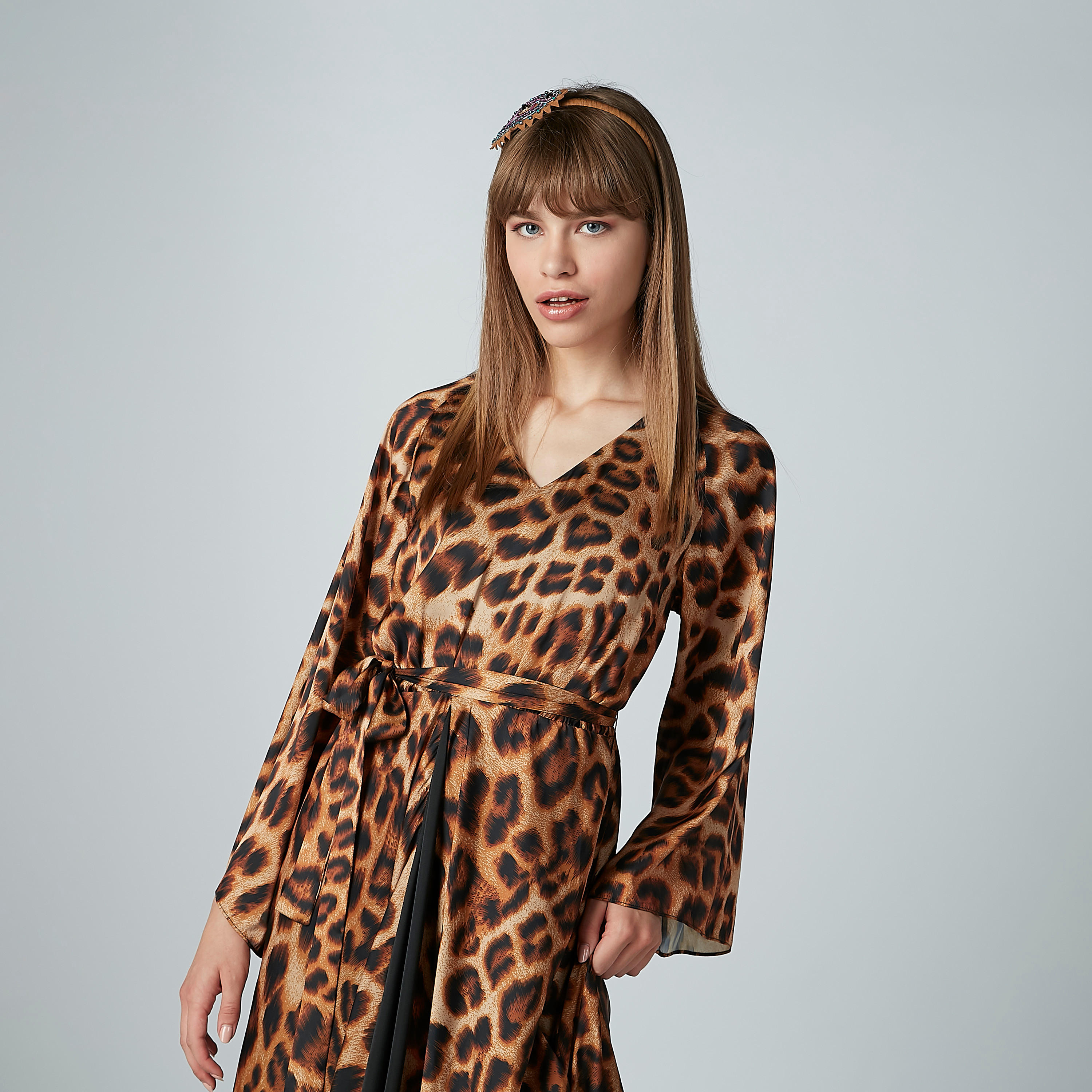 فستان طويل بياقة V وأكمام واسعة وطبعات حيوانات-women-clothing-dresses-image-4