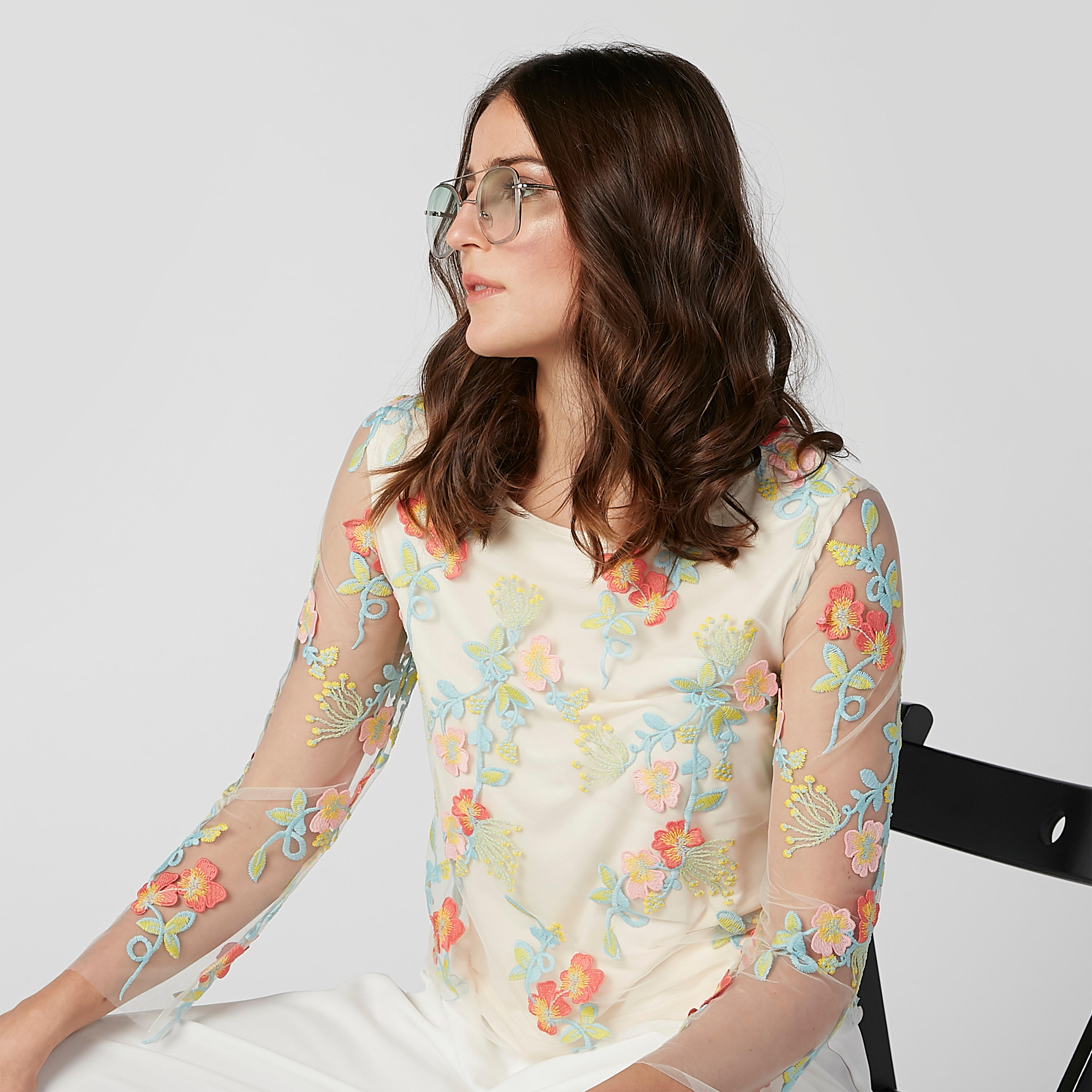 بلوزة مطرّزة بياقة مستديرة وأكمام طويلة-women-clothing-shirtsandblouses-blouses-image-4