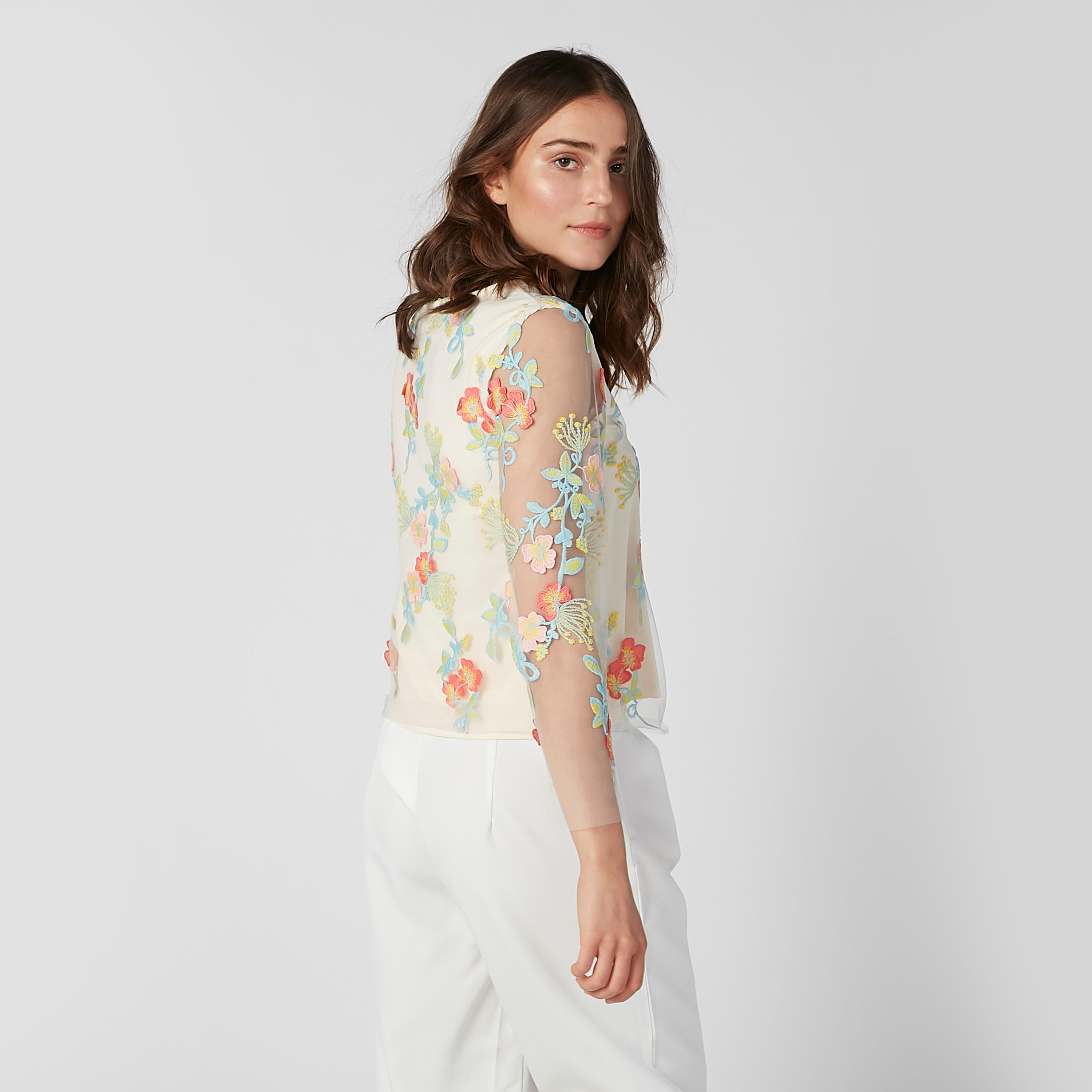 بلوزة مطرّزة بياقة مستديرة وأكمام طويلة-women-clothing-shirtsandblouses-blouses-image-1