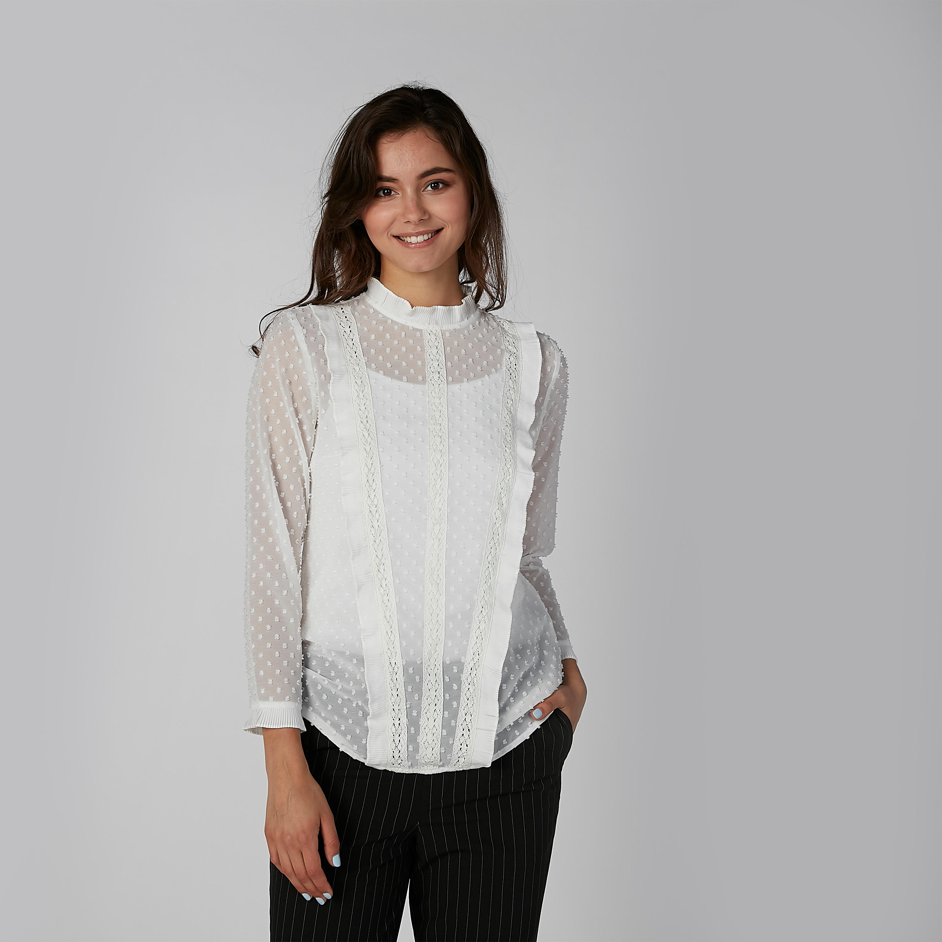بلوزة بارزة الملمس بياقة عالية وتفاصيل دانتيل-women-clothing-shirtsandblouses-blouses-image-2