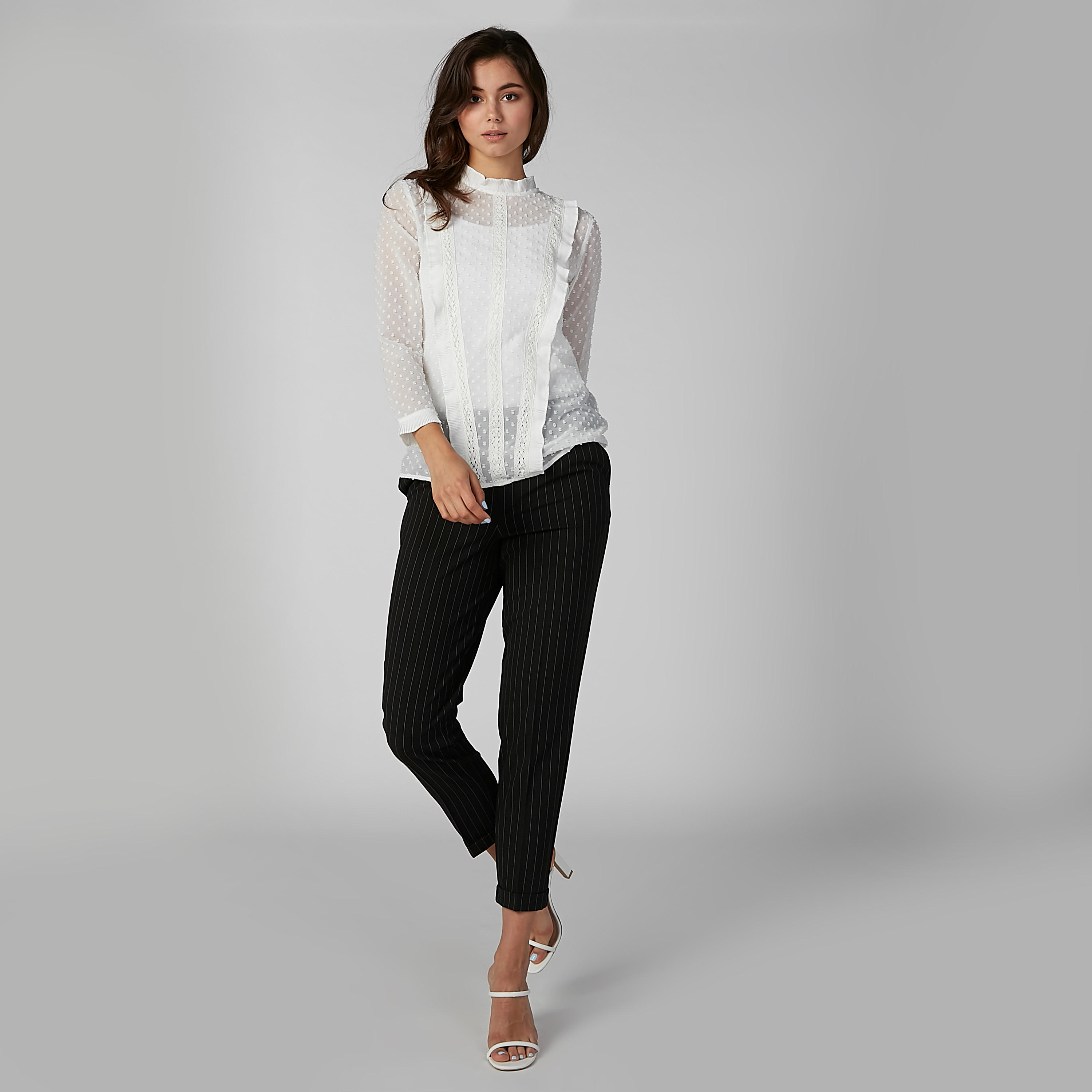 بلوزة بارزة الملمس بياقة عالية وتفاصيل دانتيل-women-clothing-shirtsandblouses-blouses-image-3