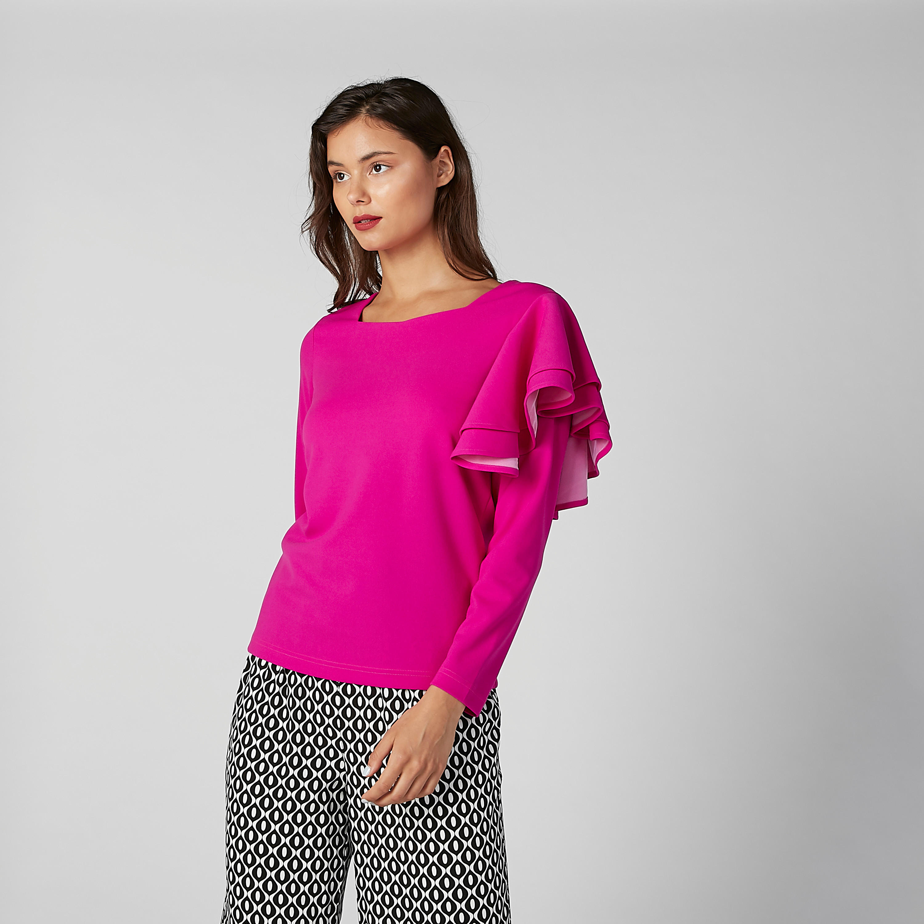 بلوزة مستدامة سادة بأكمام طويلة وتفاصيل كشكش-women-clothing-shirtsandblouses-blouses-image-1