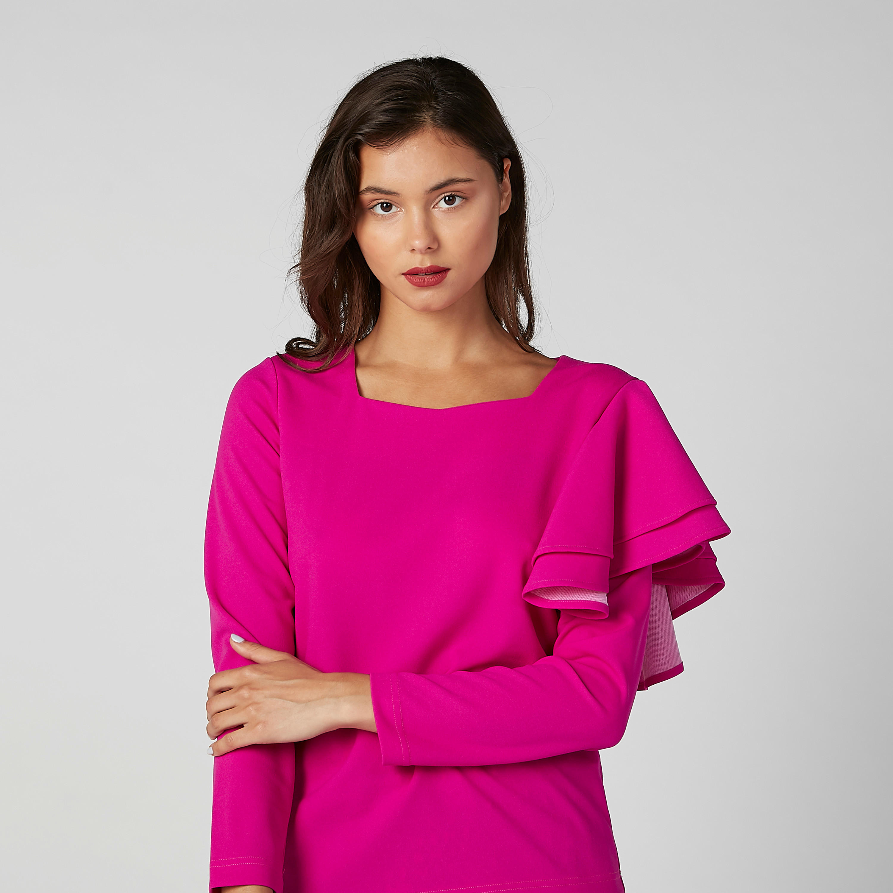 بلوزة مستدامة سادة بأكمام طويلة وتفاصيل كشكش-women-clothing-shirtsandblouses-blouses-image-2