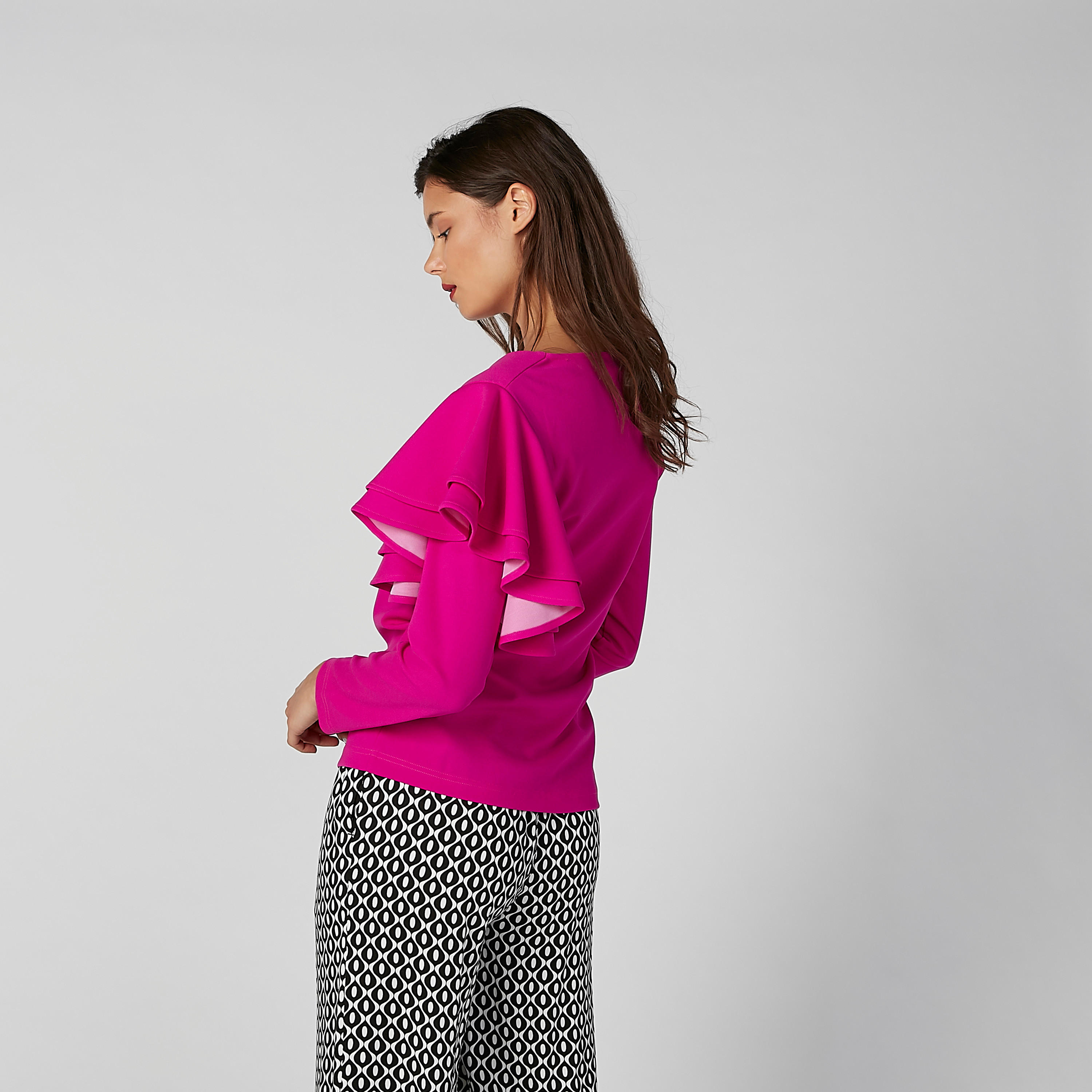 بلوزة مستدامة سادة بأكمام طويلة وتفاصيل كشكش-women-clothing-shirtsandblouses-blouses-image-4