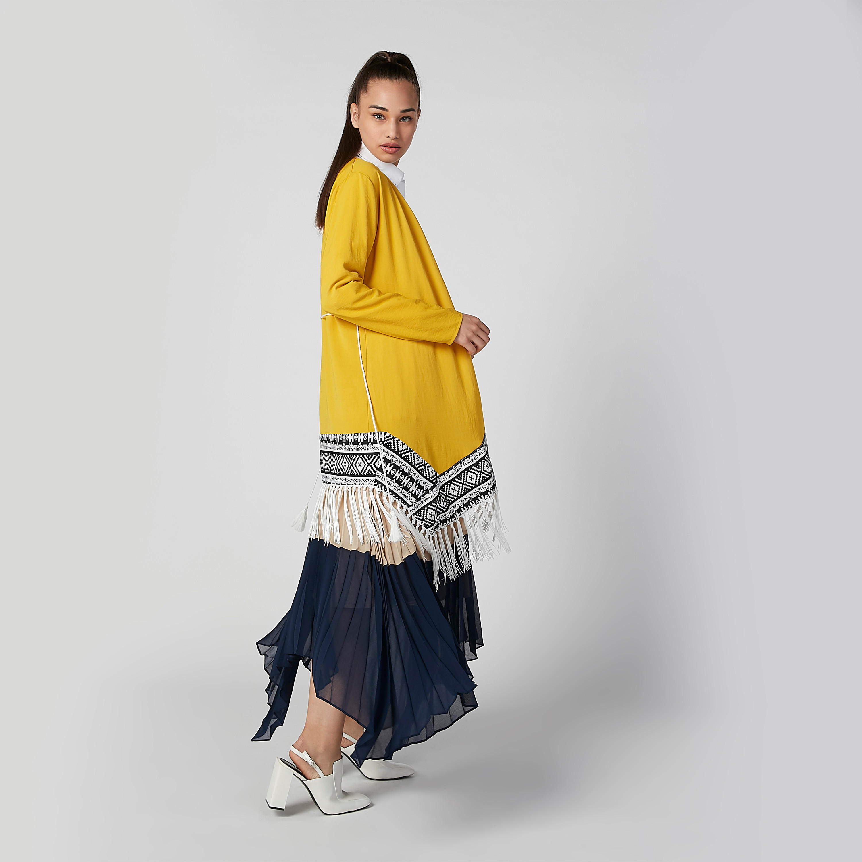 كارديجان طويل بارز الملمس بأربطة وشرّابات-women-winterwear-cardigansandjumpers-cardigans-image-3