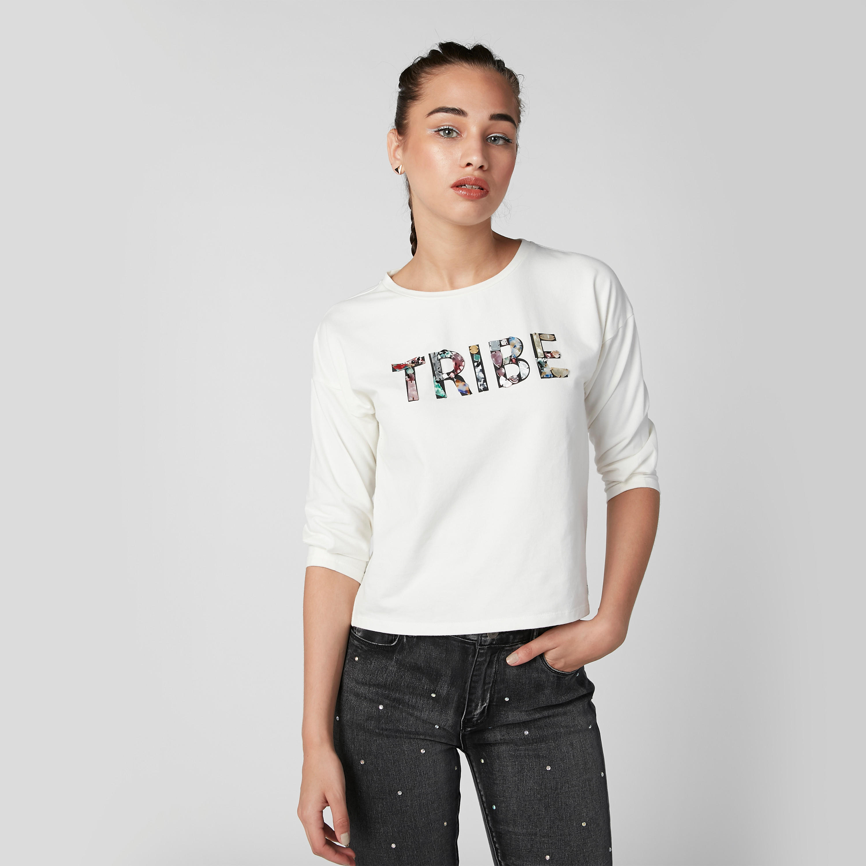 بلوزة مزيّنة بياقة مستديرة وأكمام 3/4-women-clothing-tshirts-image-1