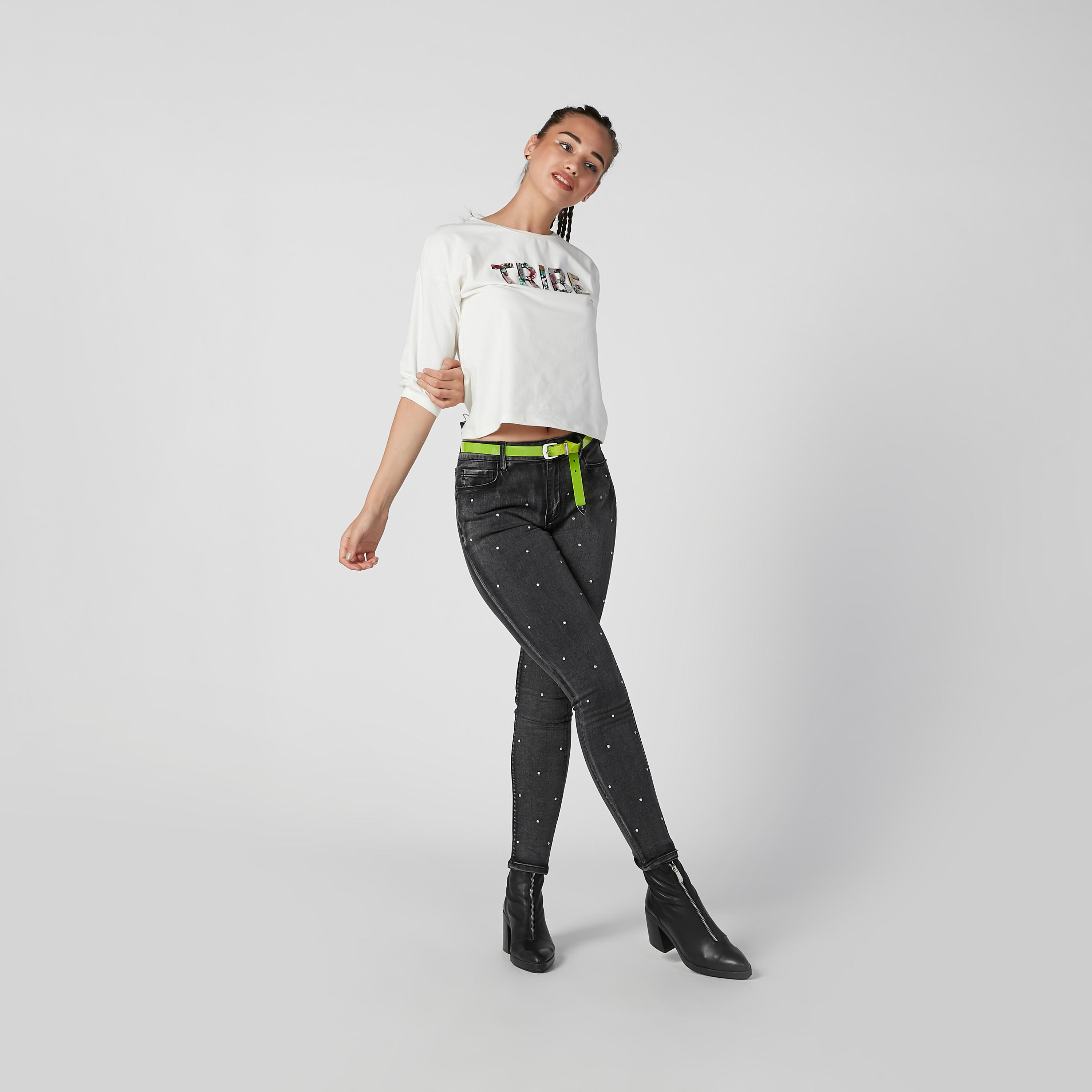 بلوزة مزيّنة بياقة مستديرة وأكمام 3/4-women-clothing-tshirts-image-2