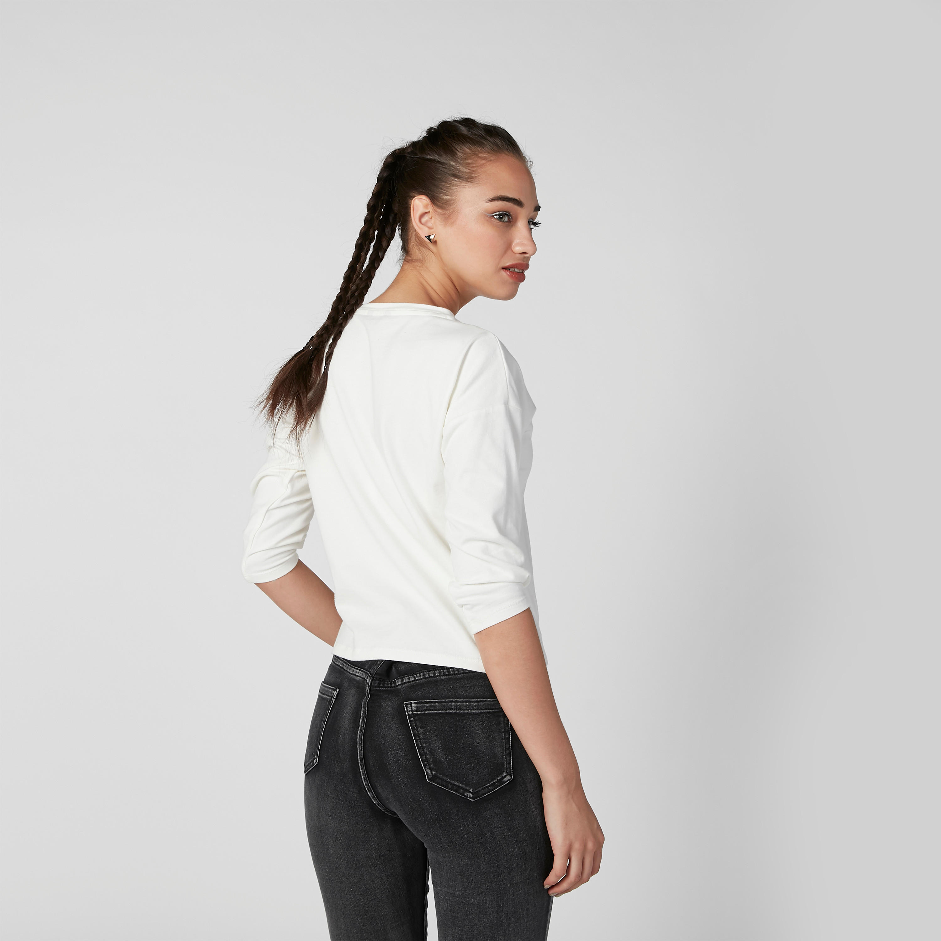 بلوزة مزيّنة بياقة مستديرة وأكمام 3/4-women-clothing-tshirts-image-3
