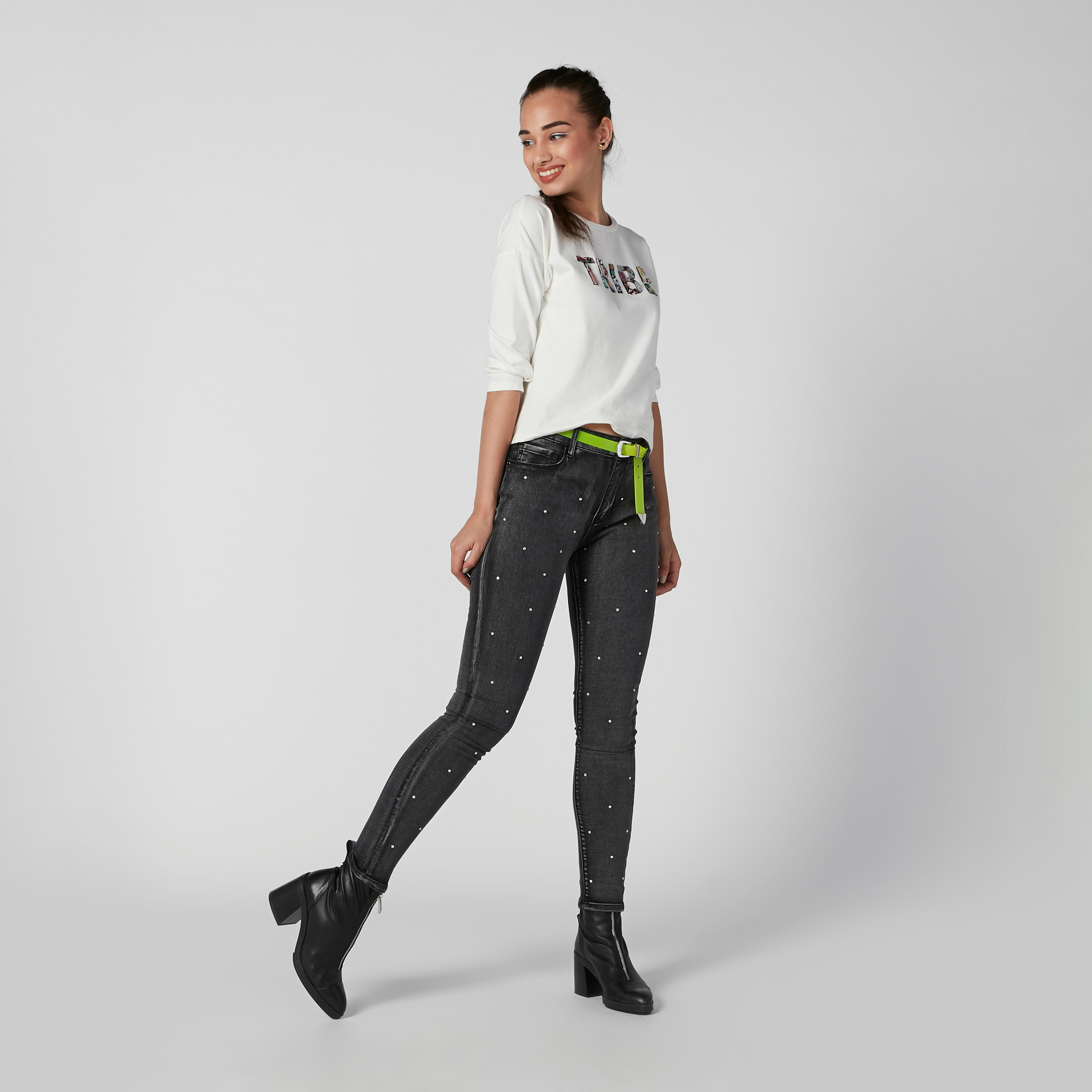 بلوزة مزيّنة بياقة مستديرة وأكمام 3/4-women-clothing-tshirts-image-5