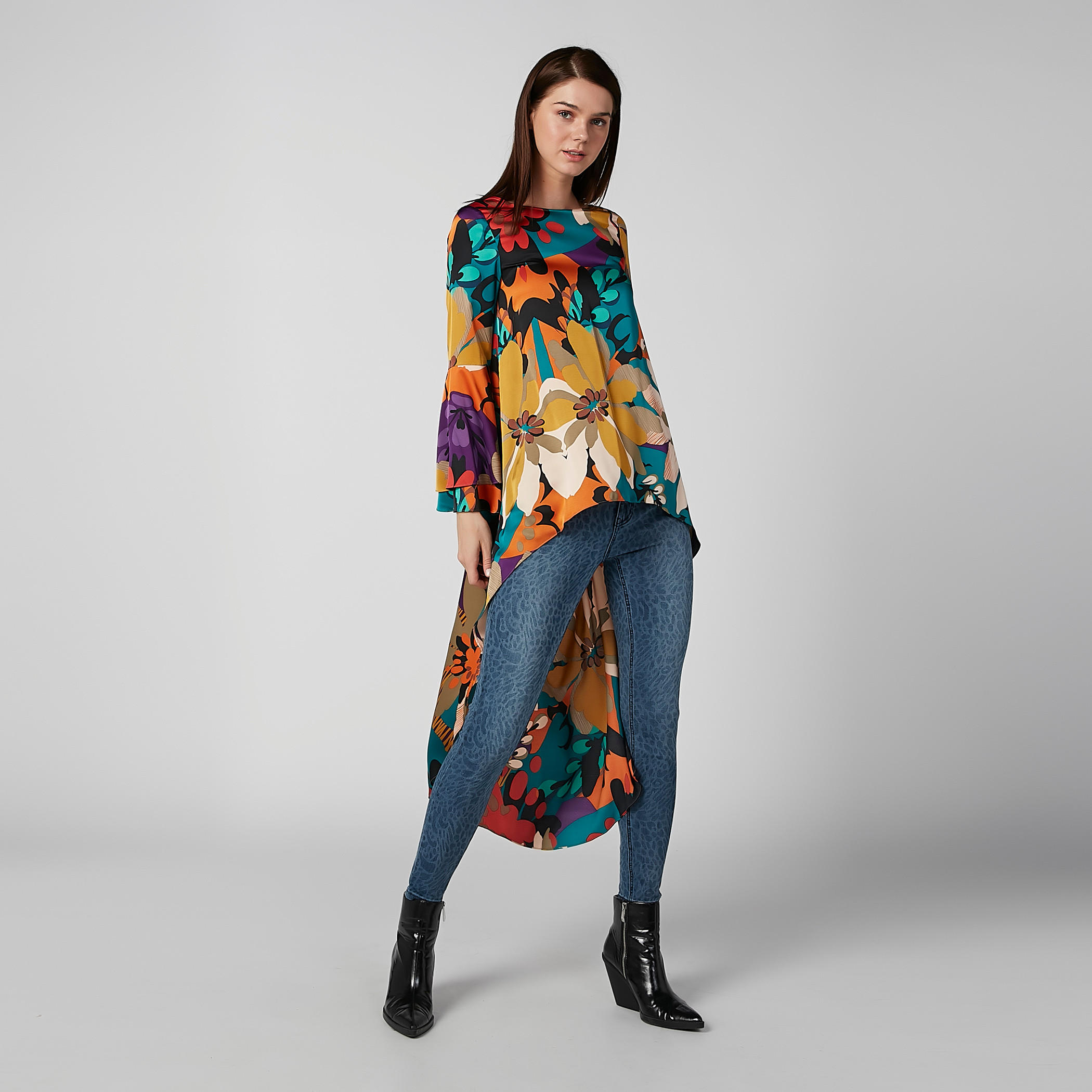 بلوزة بأكمام عريضة وحوّاف غير مستوية وطبعات-women-clothing-shirtsandblouses-blouses-image-1