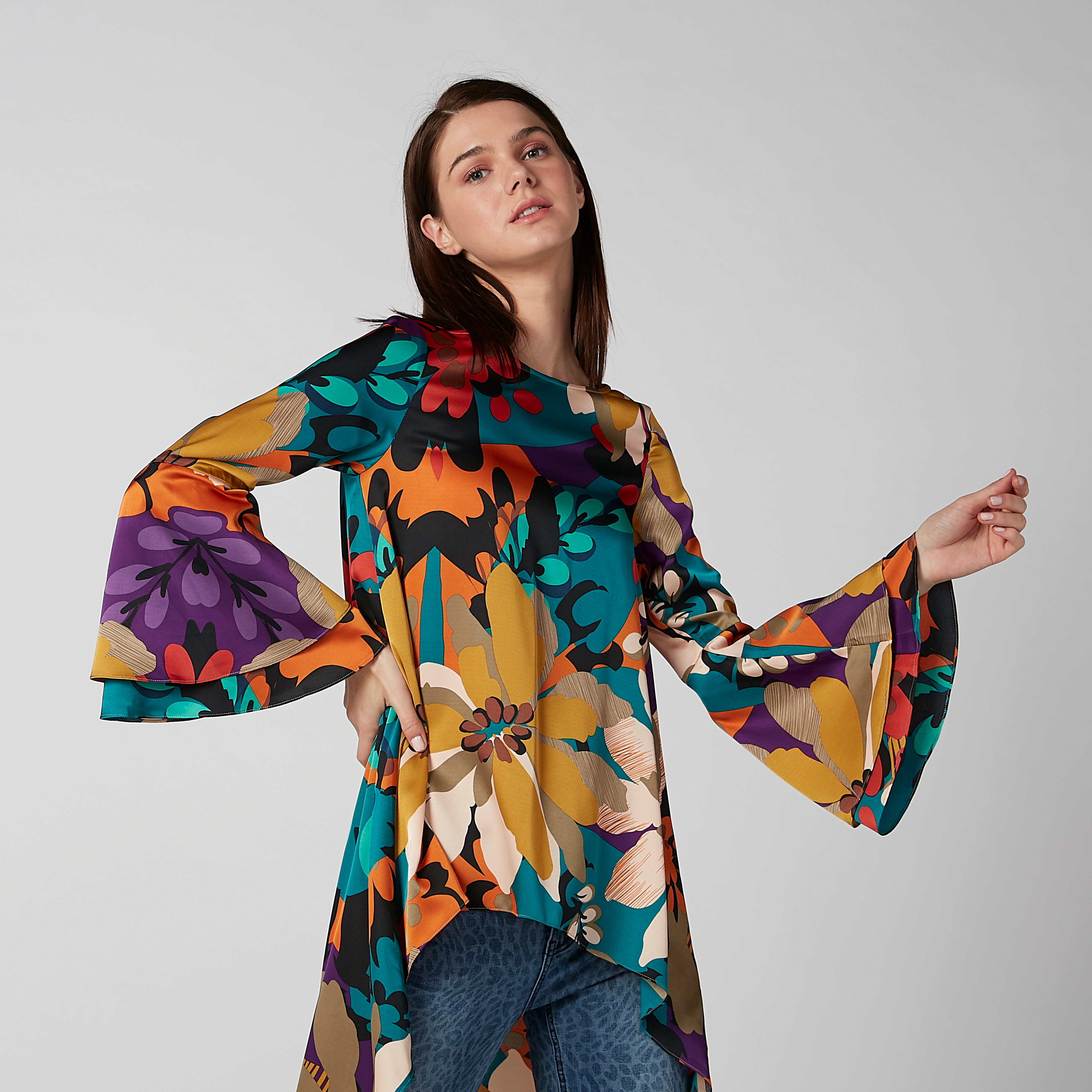 بلوزة بأكمام عريضة وحوّاف غير مستوية وطبعات-women-clothing-shirtsandblouses-blouses-image-2