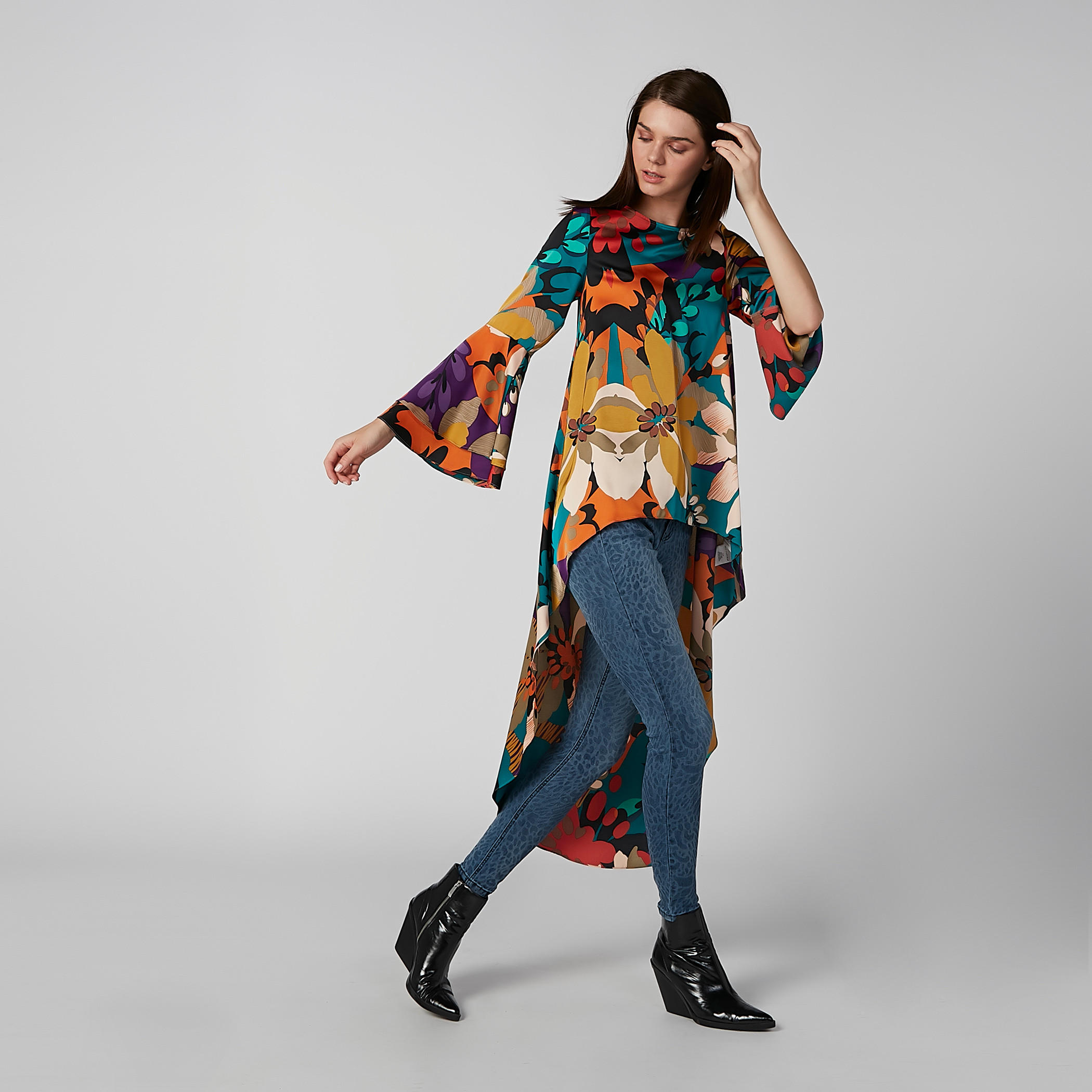 بلوزة بأكمام عريضة وحوّاف غير مستوية وطبعات-women-clothing-shirtsandblouses-blouses-image-3