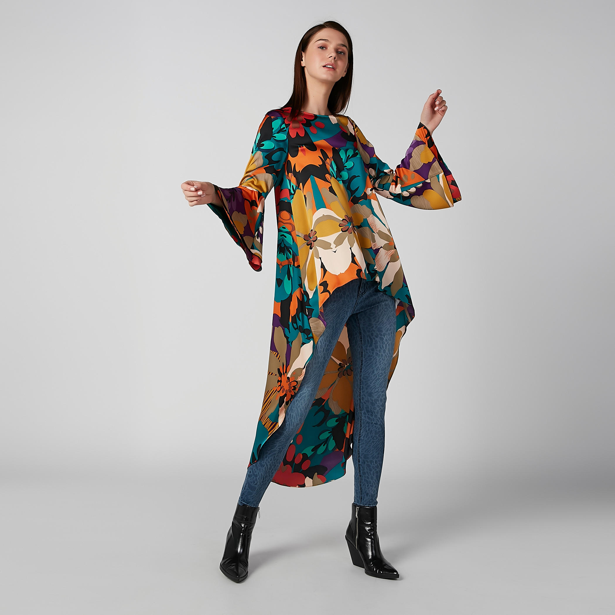 بلوزة بأكمام عريضة وحوّاف غير مستوية وطبعات-women-clothing-shirtsandblouses-blouses-image-4