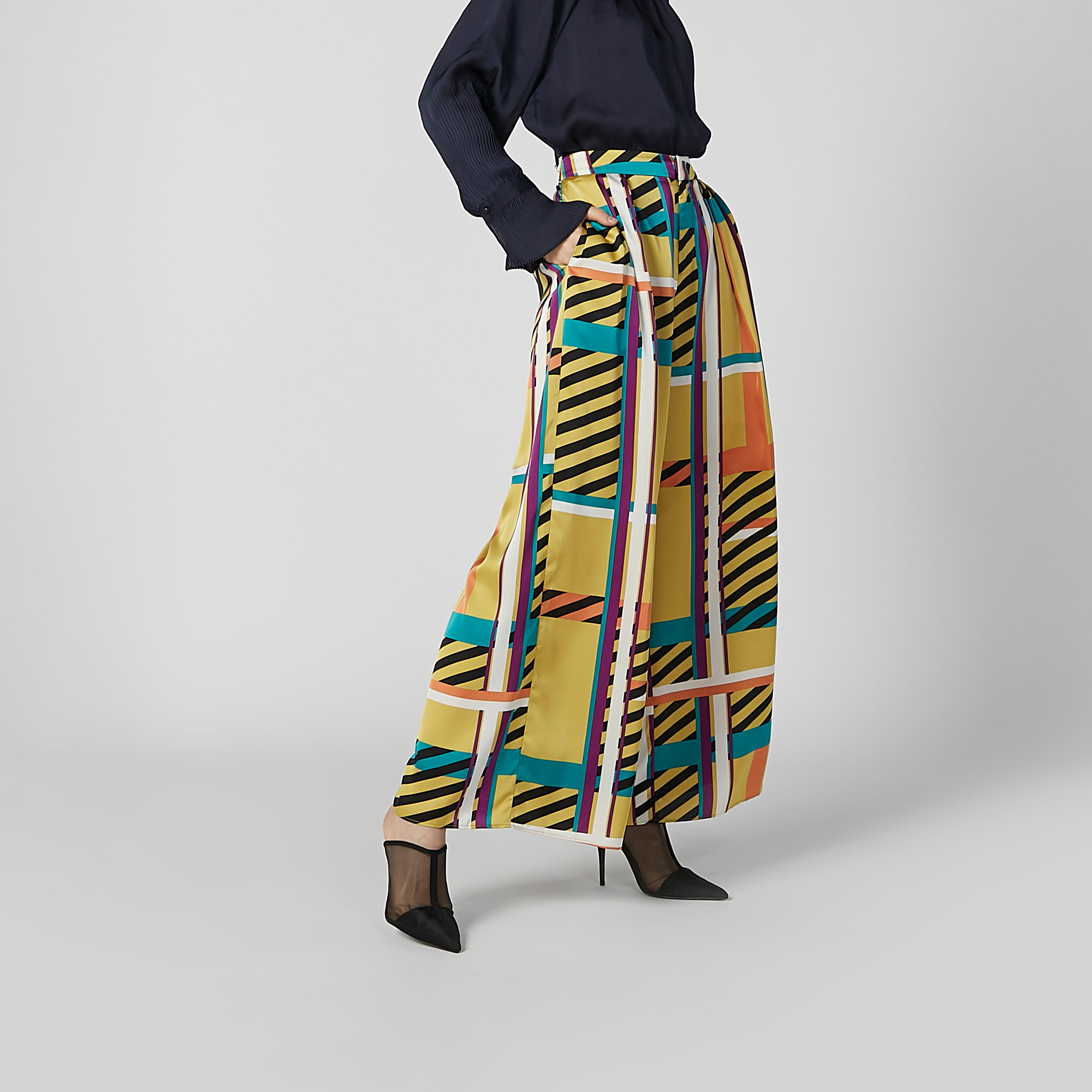 بنطال بالازو طويل بخصر مرن وجيوب وطبعات-women-clothing-bottoms-trousers-image-1