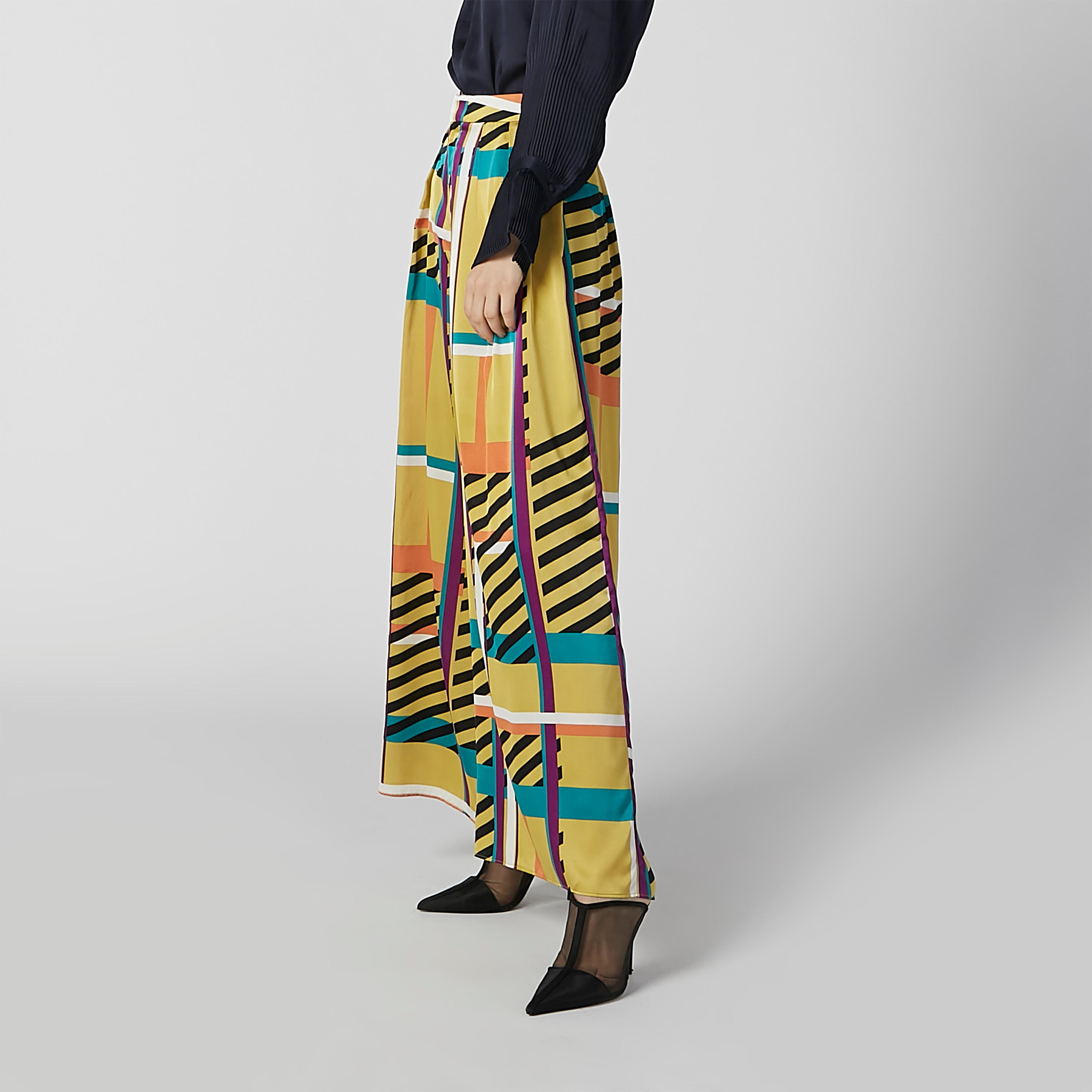 بنطال بالازو طويل بخصر مرن وجيوب وطبعات-women-clothing-bottoms-trousers-image-3