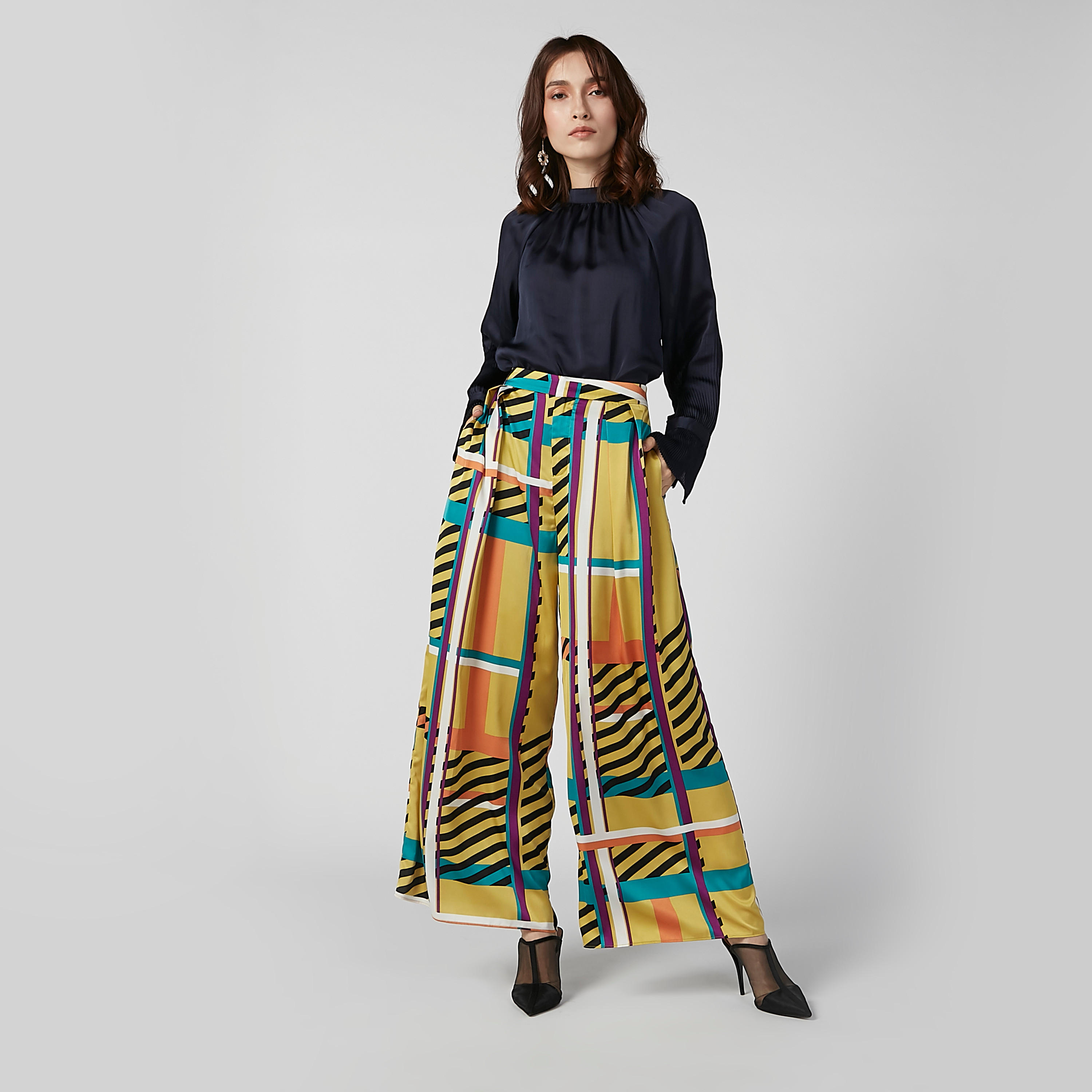 بنطال بالازو طويل بخصر مرن وجيوب وطبعات-women-clothing-bottoms-trousers-image-4