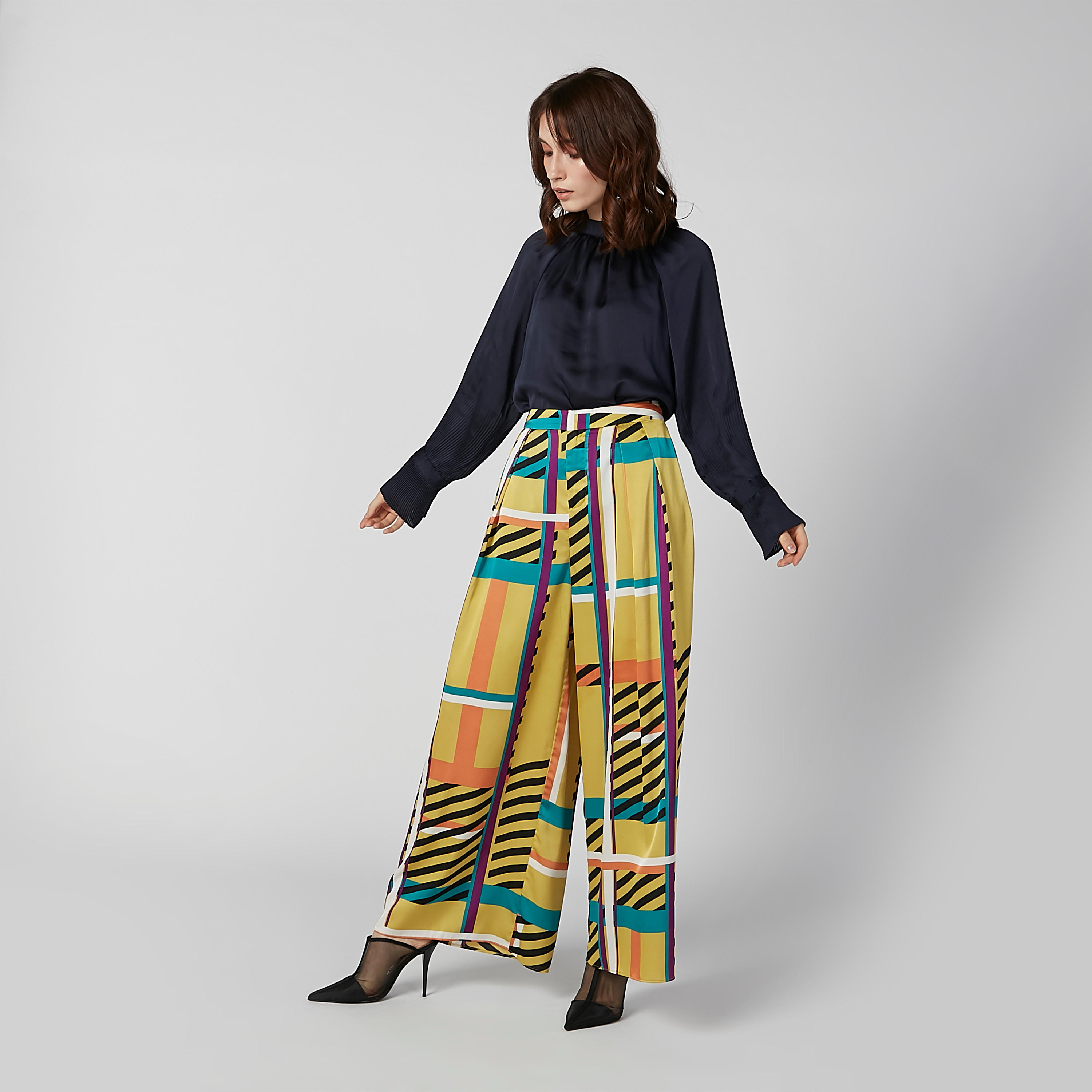 بنطال بالازو طويل بخصر مرن وجيوب وطبعات-women-clothing-bottoms-trousers-image-5