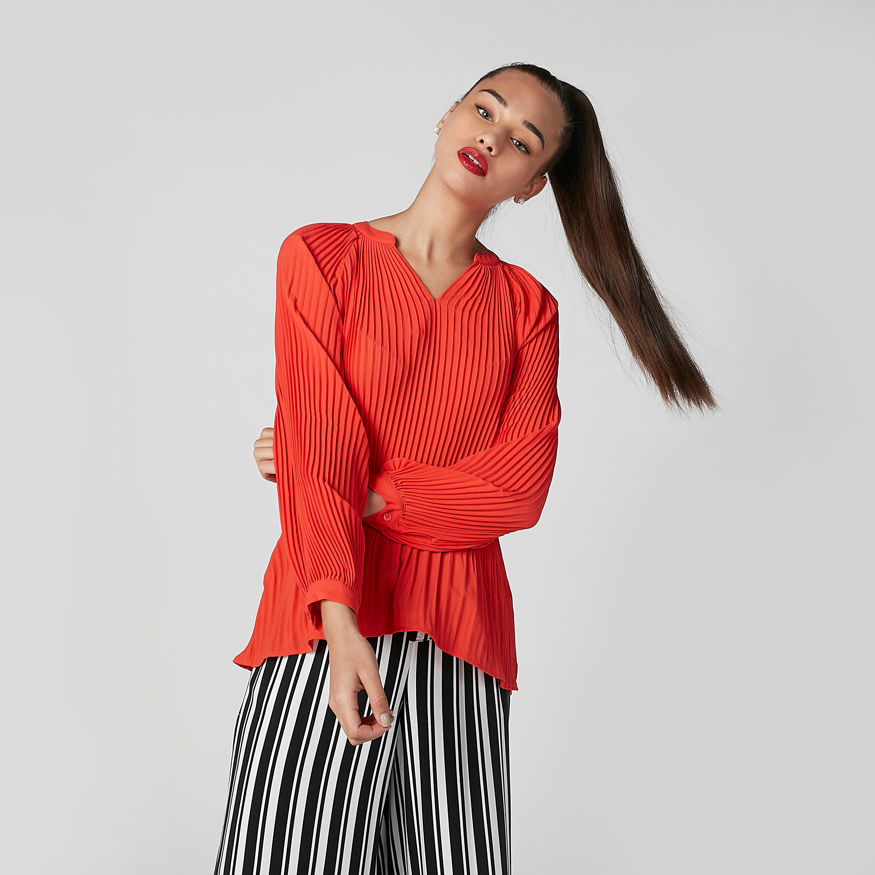 بلوزة بارزة الملمس بياقة V وأكمام طويلة-women-clothing-shirtsandblouses-blouses-image-3