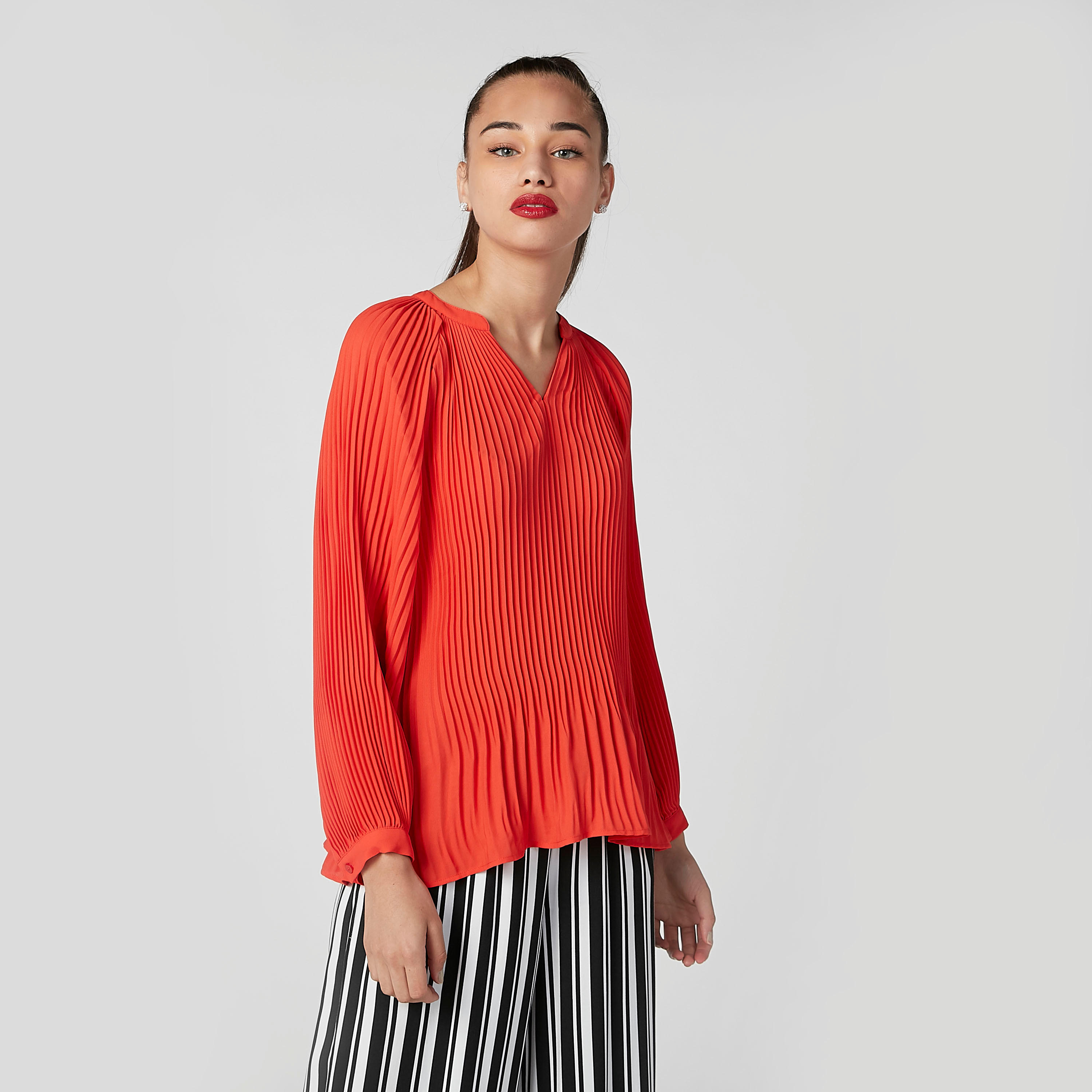 بلوزة بارزة الملمس بياقة V وأكمام طويلة-women-clothing-shirtsandblouses-blouses-image-5