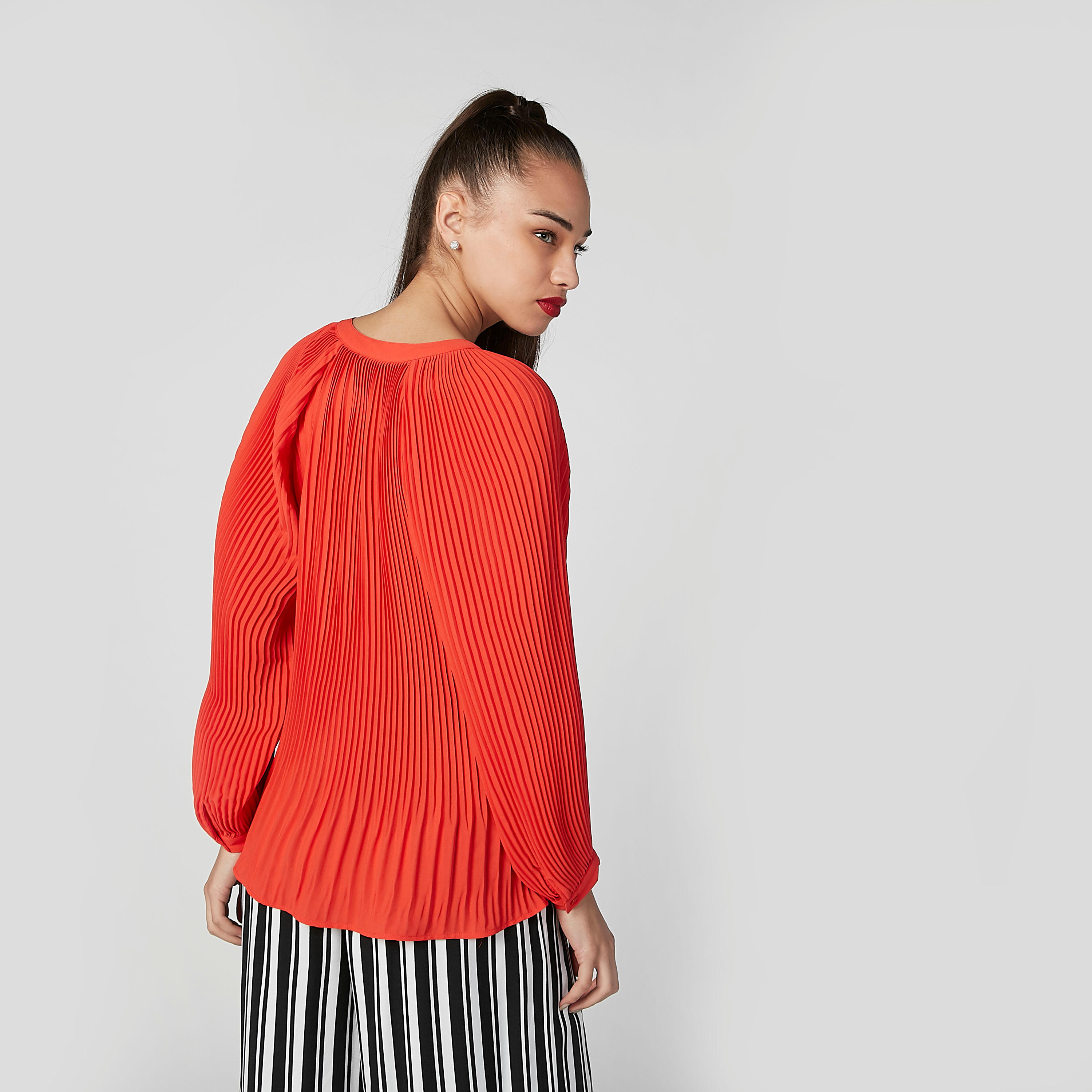بلوزة بارزة الملمس بياقة V وأكمام طويلة-women-clothing-shirtsandblouses-blouses-image-1