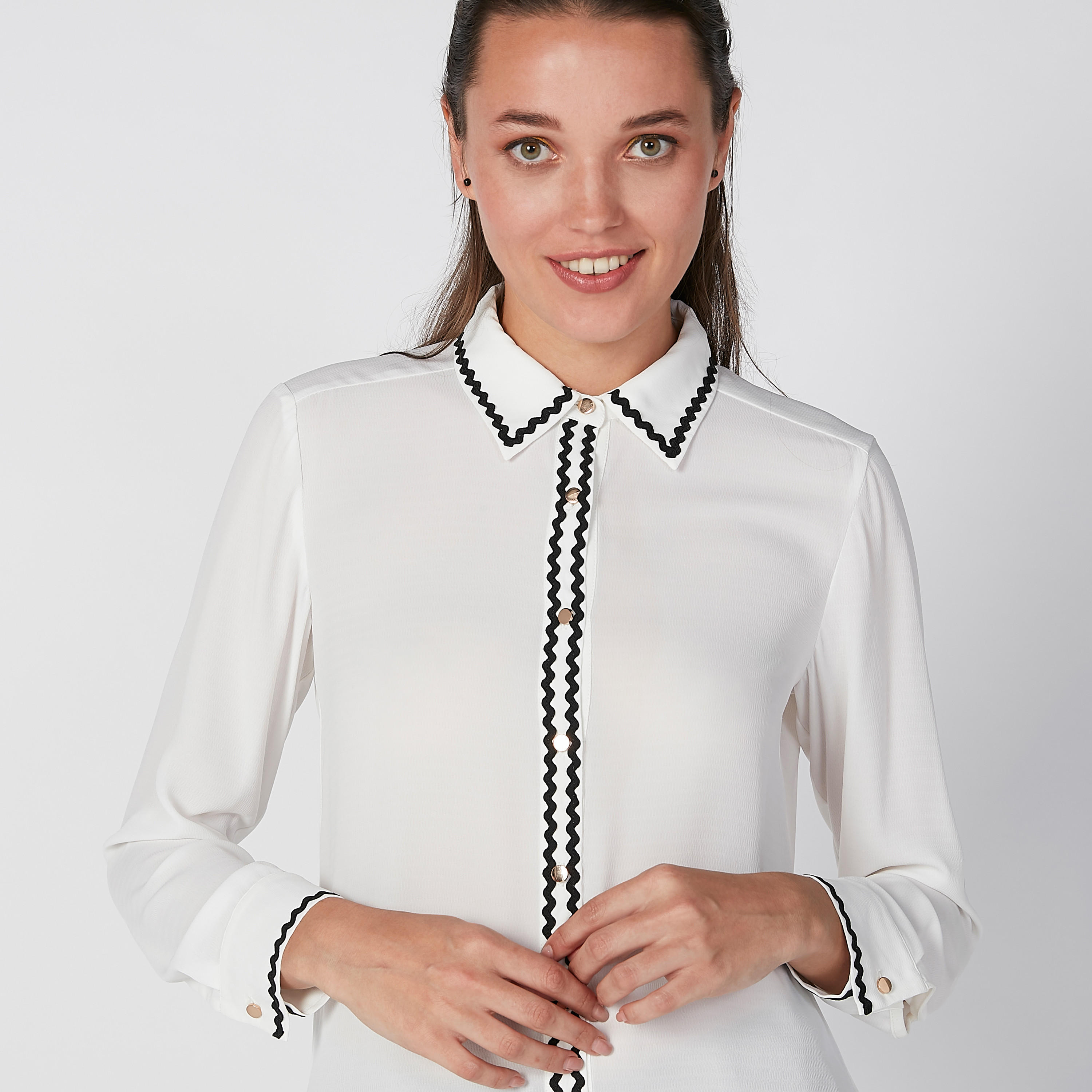 قميص مستدام بأكمام طويلة وأزرار -women-clothing-shirtsandblouses-shirts-image-3