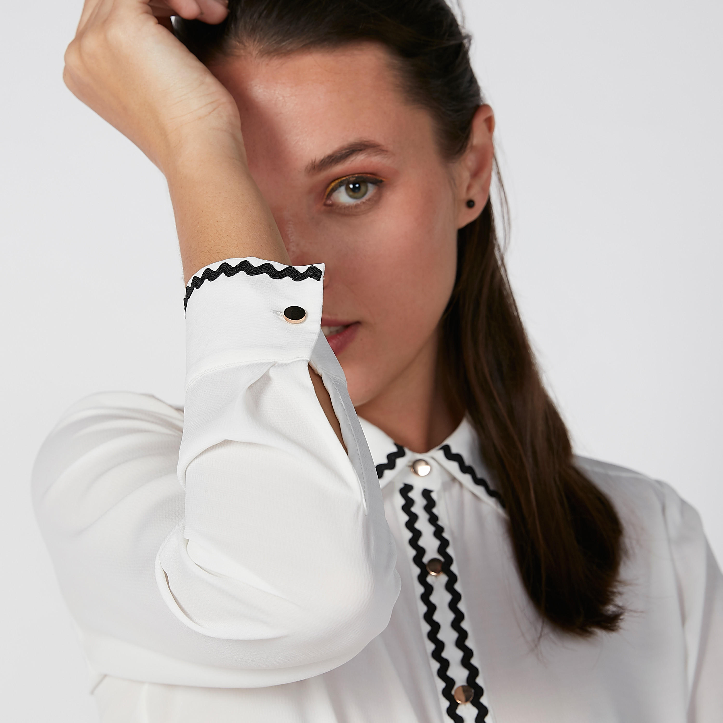 قميص مستدام بأكمام طويلة وأزرار -women-clothing-shirtsandblouses-shirts-image-5