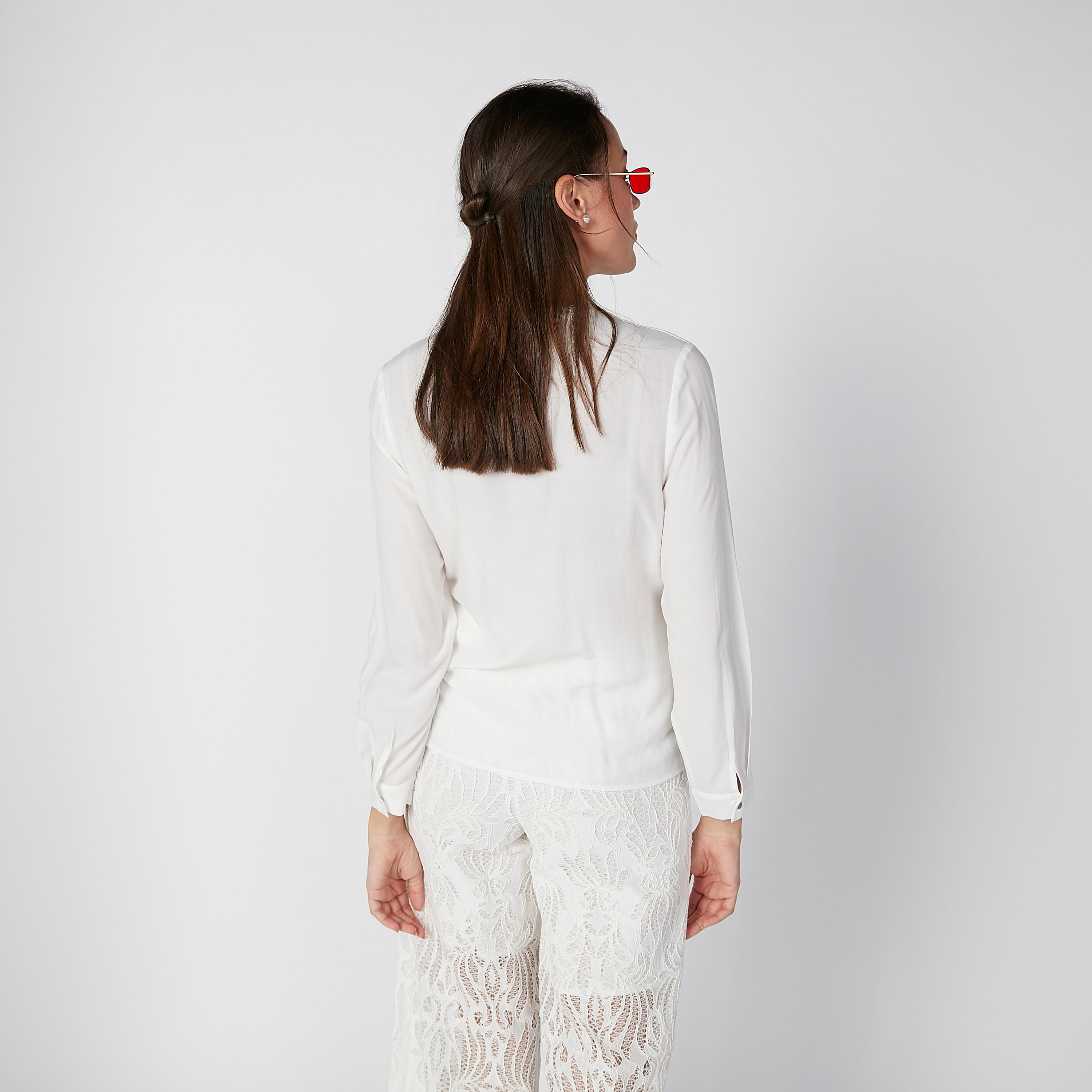 قميص مستدام بتفاصيل دانتيل وأكمام طويلة-women-clothing-shirtsandblouses-shirts-image-2