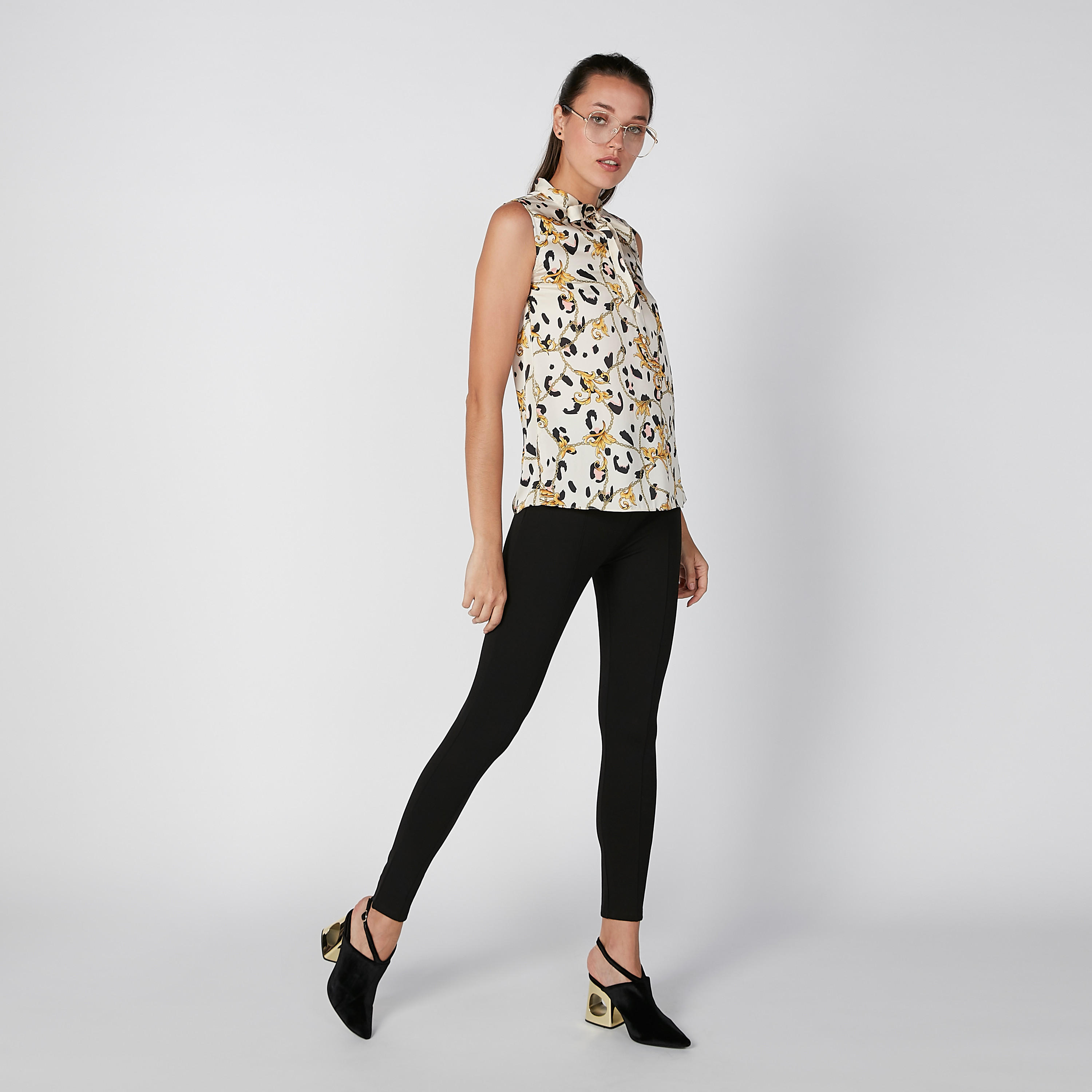بلوزة مستدامة دون أكمام مزيّنة بفيونكة وطبعات -women-clothing-shirtsandblouses-blouses-image-2