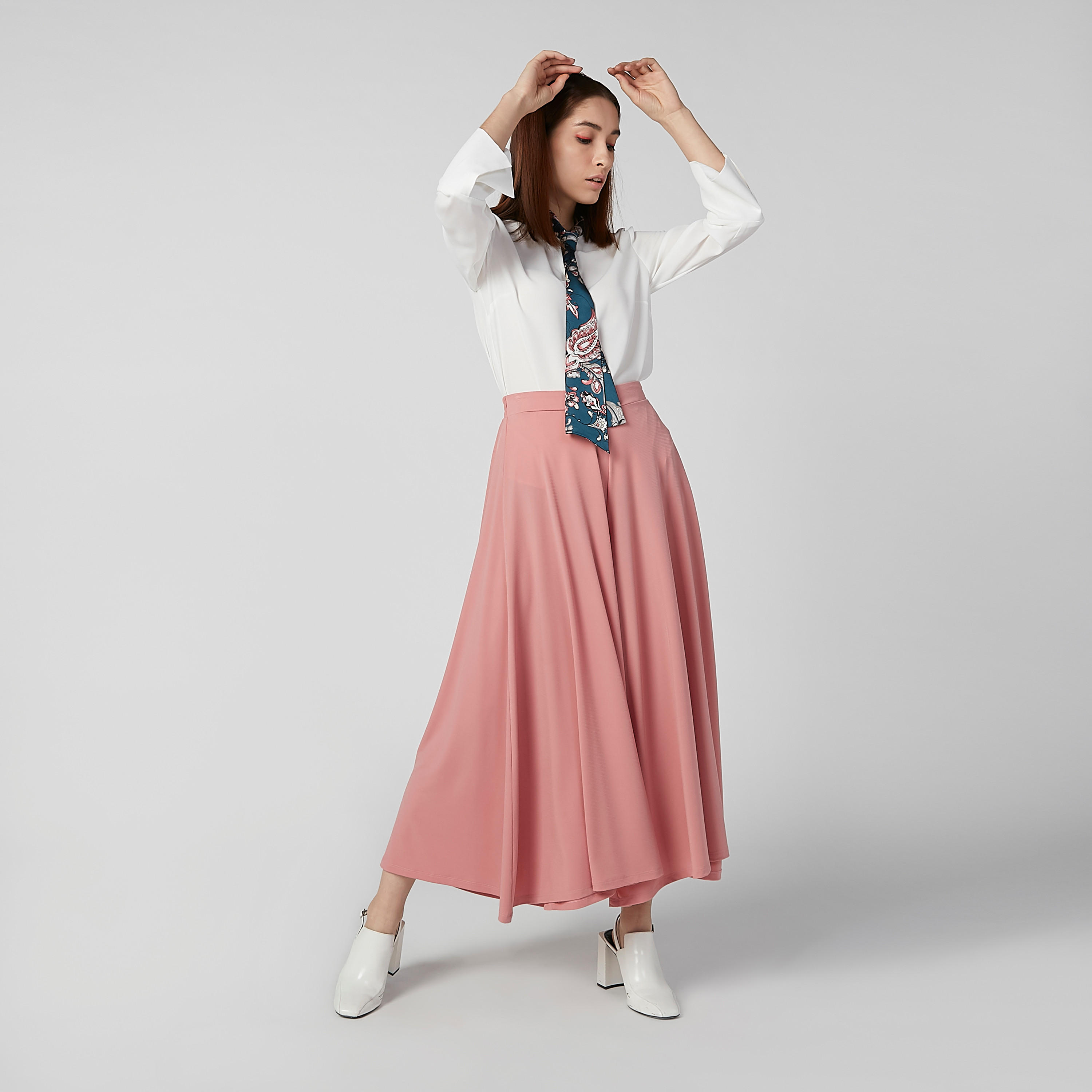Sustainable Printed Top with Pussy Bow and Long Sleeves-women-clothing-shirtsandblouses-blouses-image-1