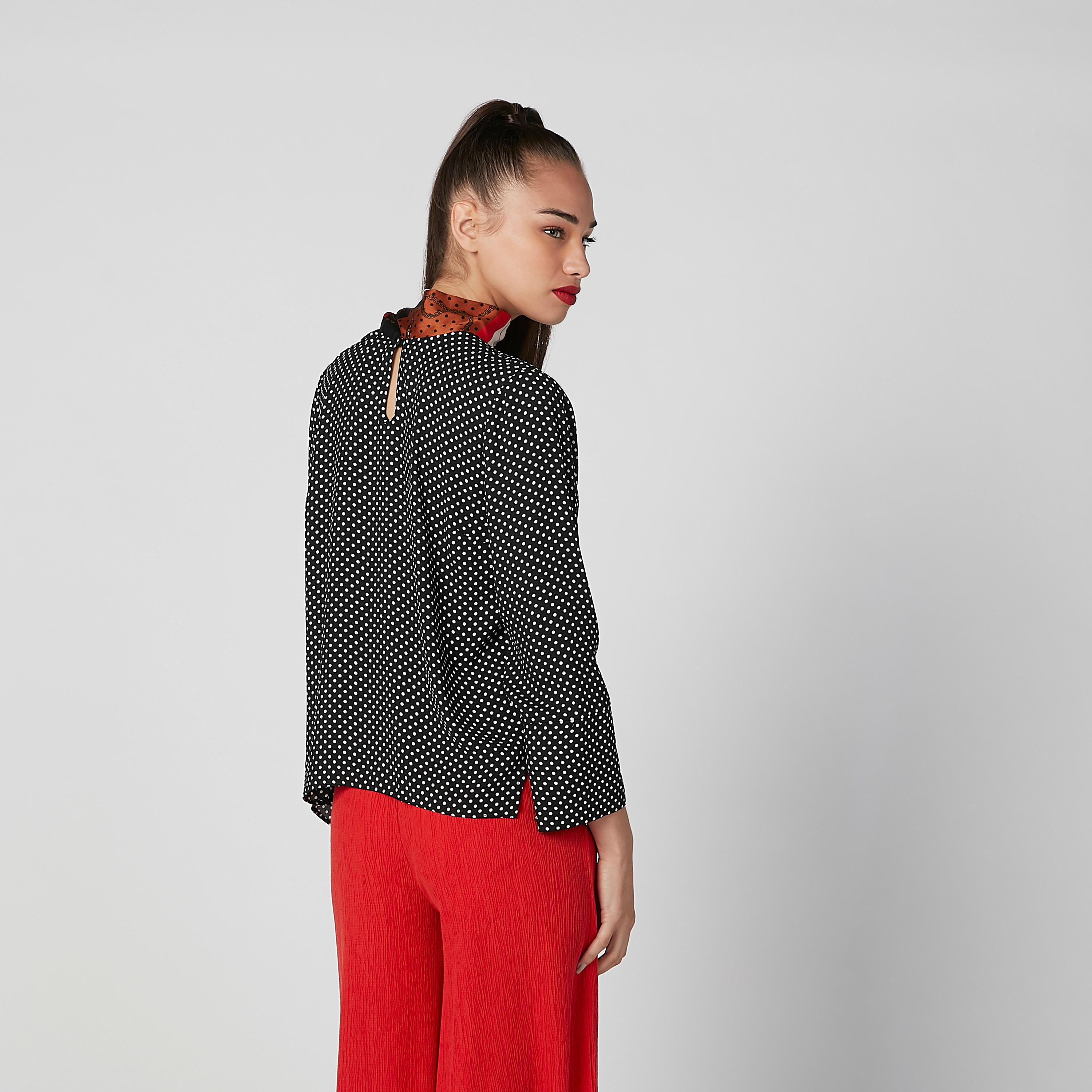 بلوزة مستدامة بأكمام طويلة وأربطة وطبعات -women-clothing-shirtsandblouses-blouses-image-4