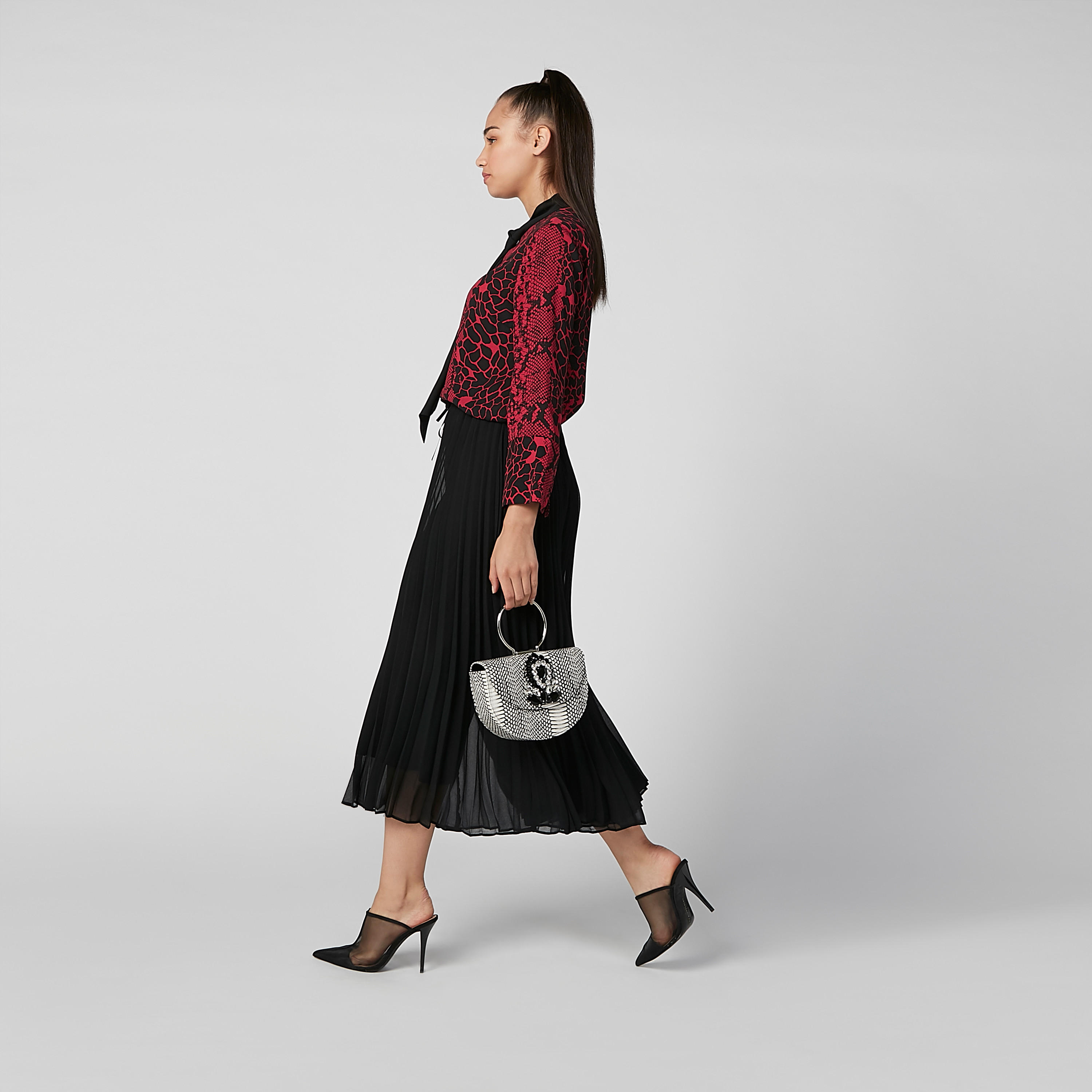 بلوزة مستادمة بأكمام طويلة وفيونكة وطبعات-women-clothing-shirtsandblouses-blouses-image-3