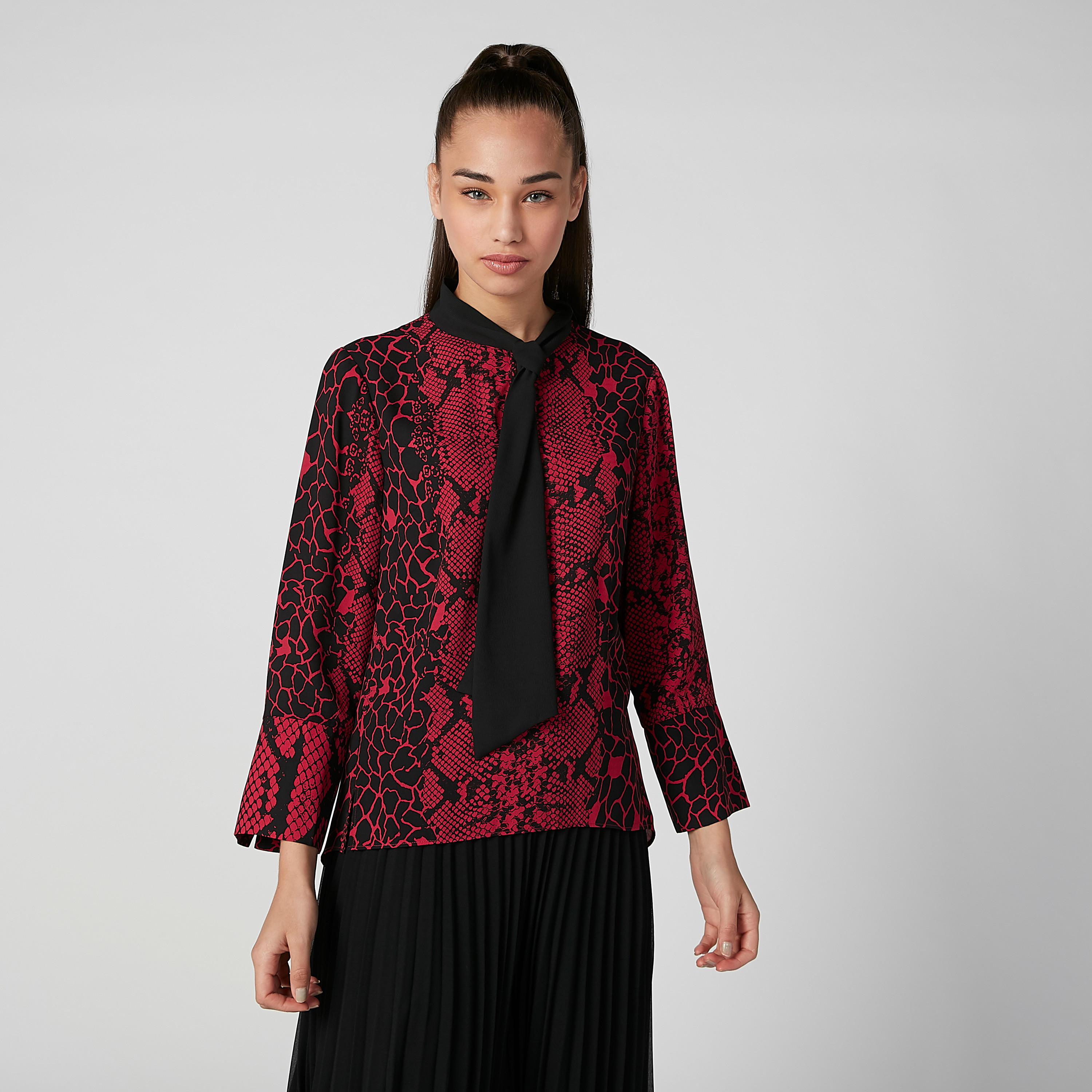بلوزة مستادمة بأكمام طويلة وفيونكة وطبعات-women-clothing-shirtsandblouses-blouses-image-4
