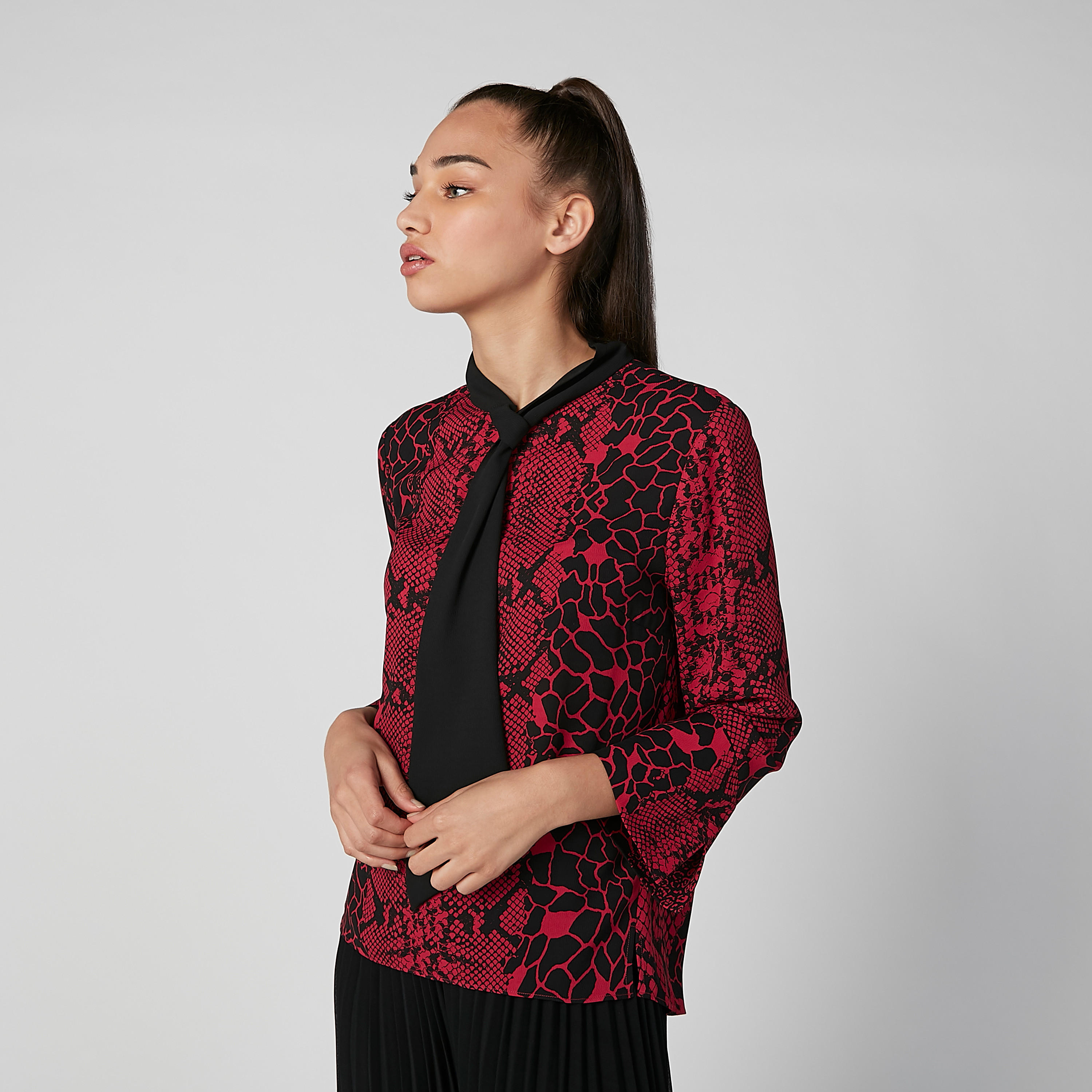 بلوزة مستادمة بأكمام طويلة وفيونكة وطبعات-women-clothing-shirtsandblouses-blouses-image-1